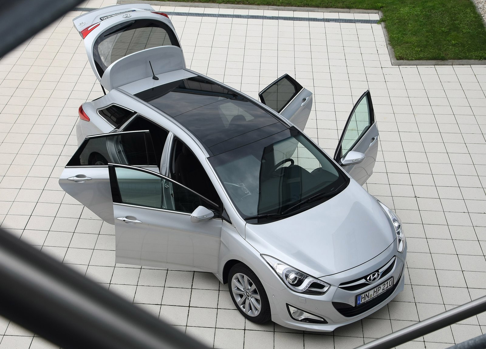 Hyundai i40 Wagon photo #16