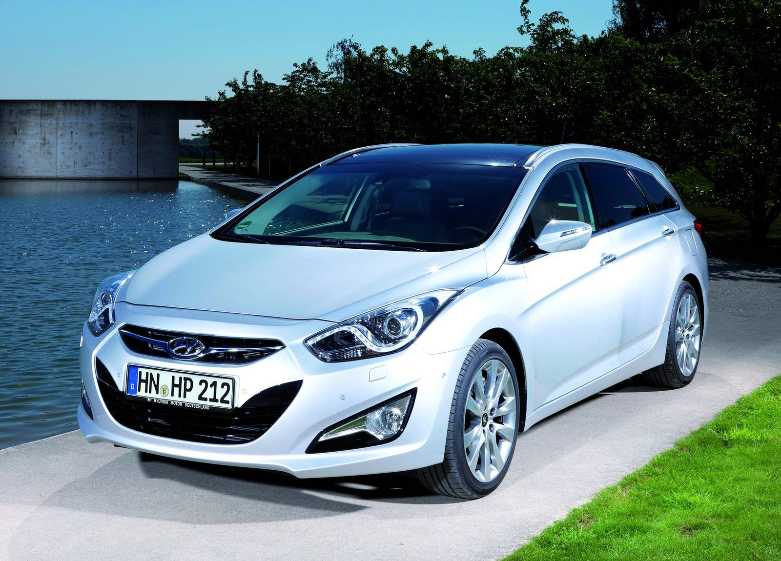 Hyundai i40 Wagon photo #20