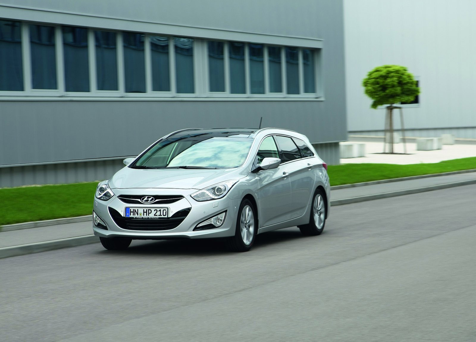 Hyundai i40 Wagon photo #25
