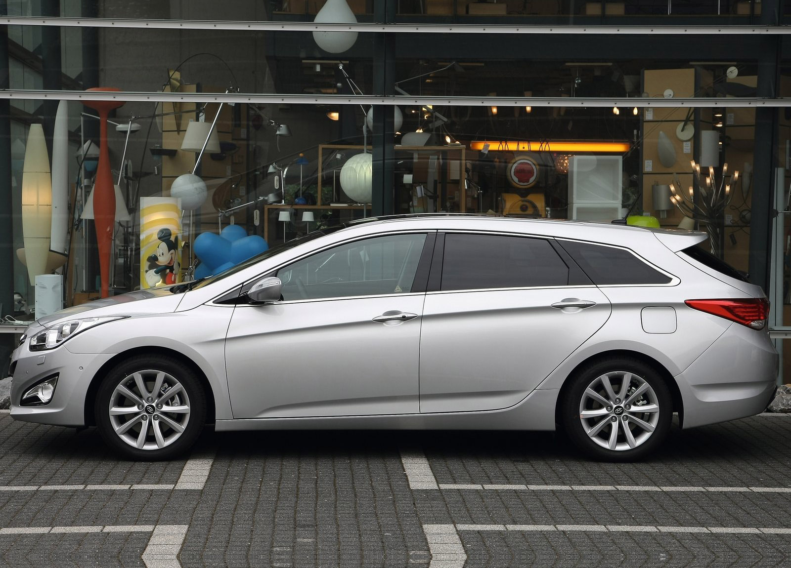 Hyundai i40 Wagon photo #31