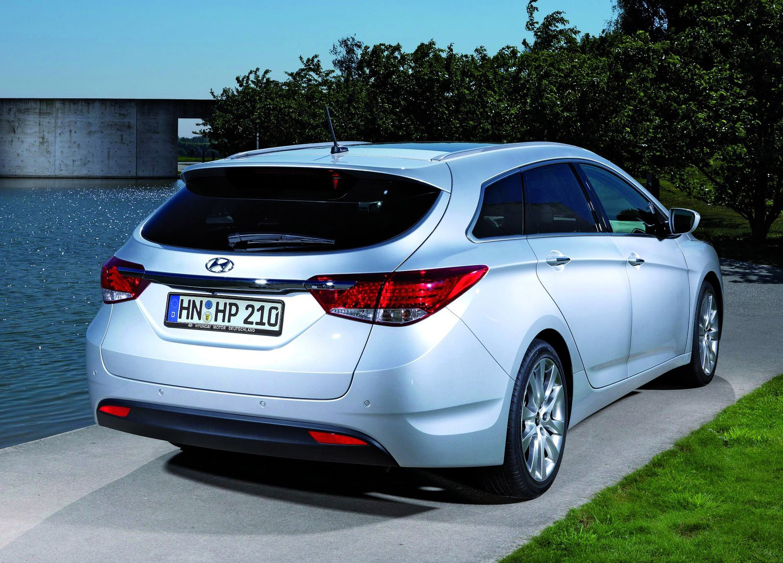 Hyundai i40 Wagon photo #38