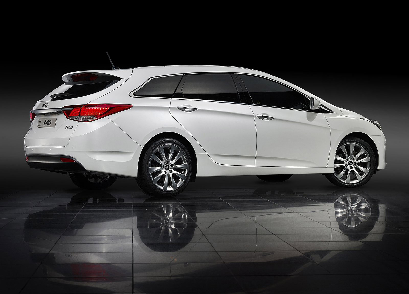 Hyundai i40 Wagon photo #59