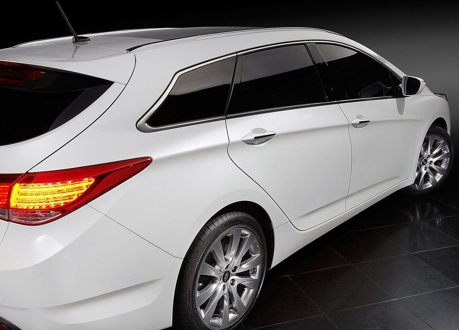 Hyundai i40 Wagon photo #75