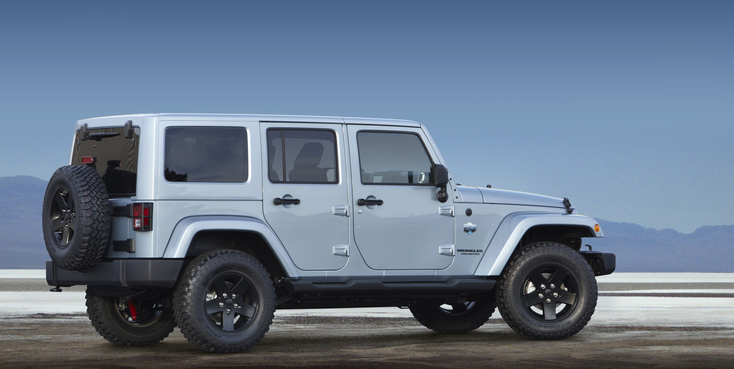 2012 Jeep Wrangler Arctic HD Pictures