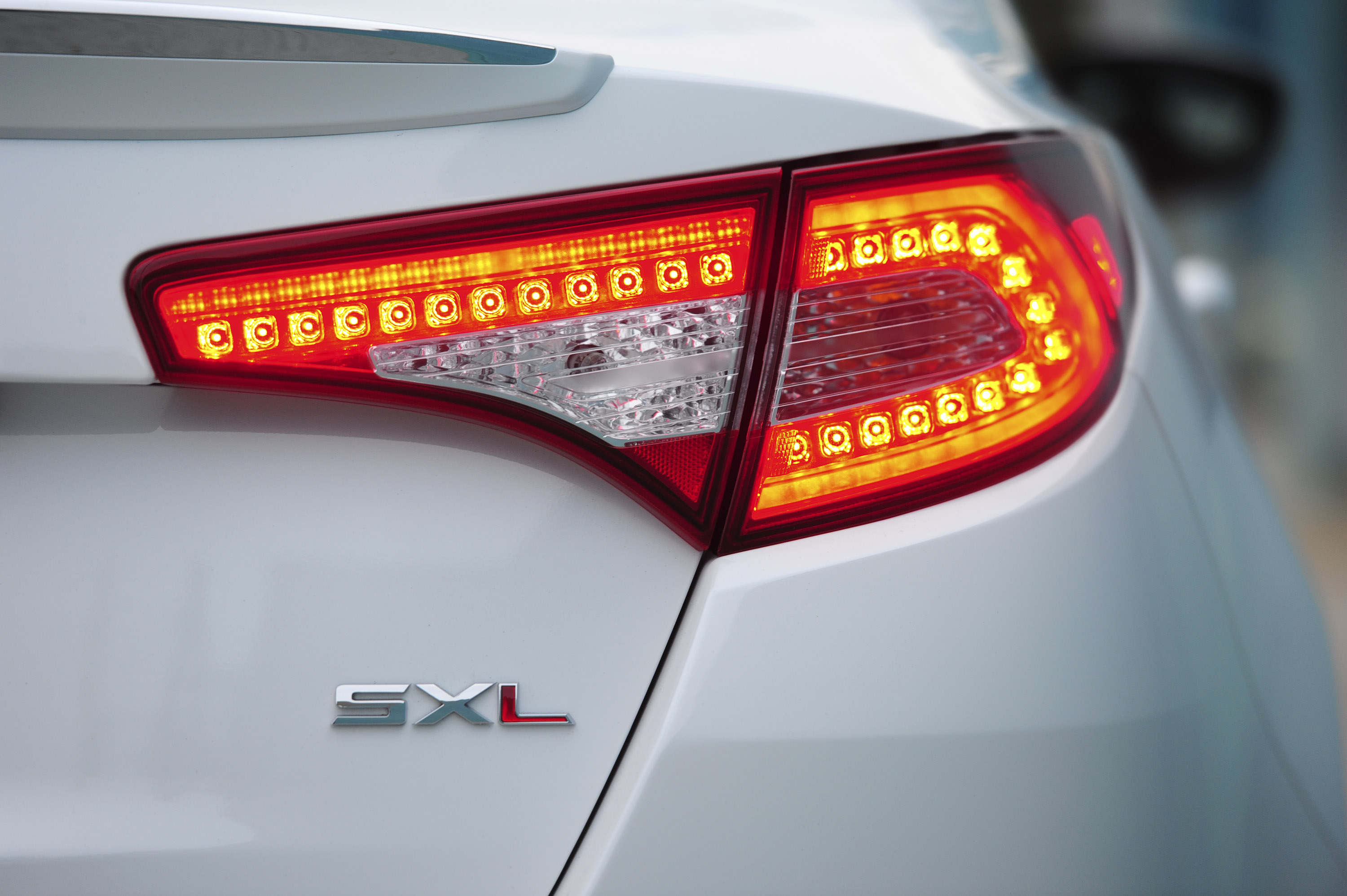 Kia Optima SX Limited photo #21