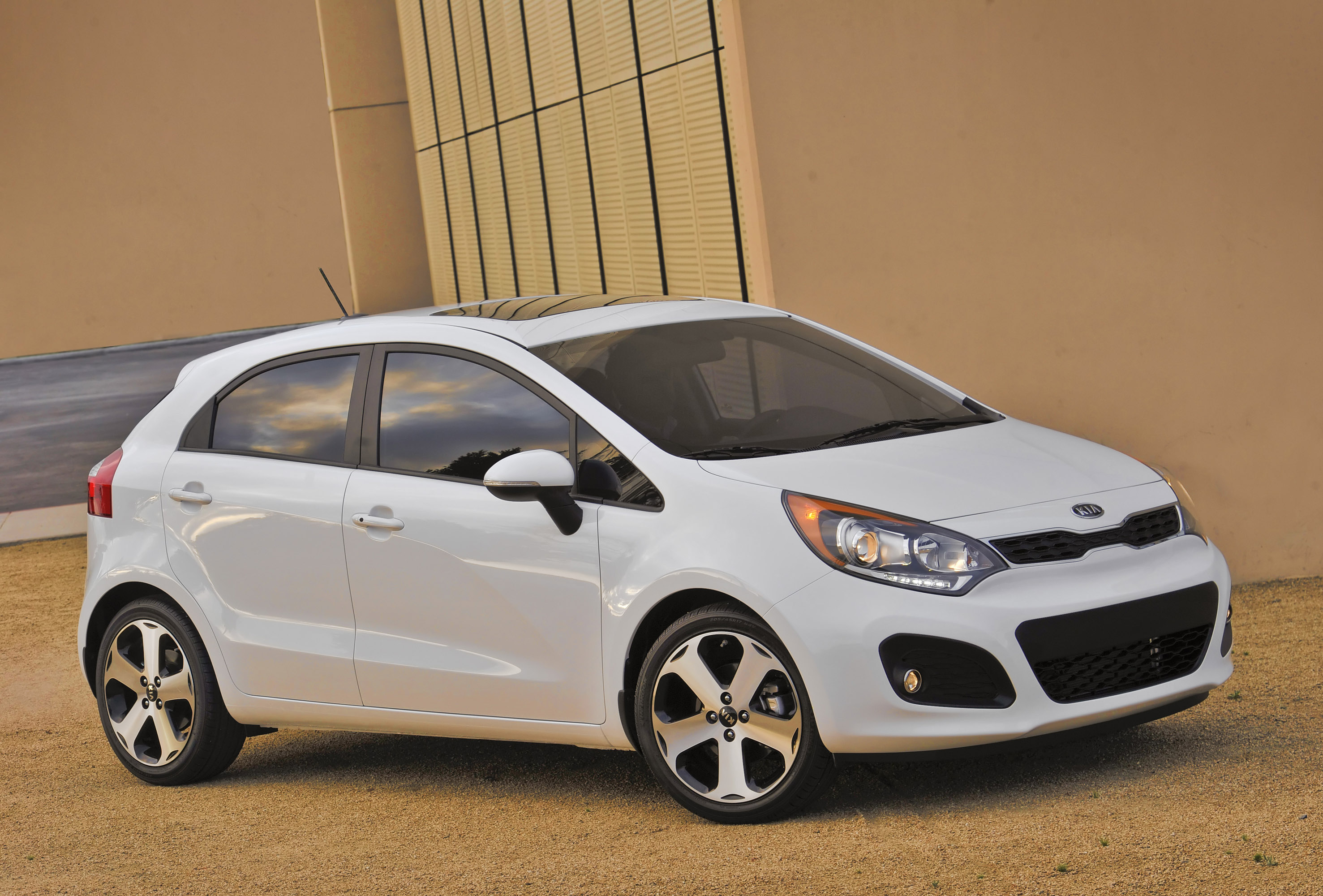 Рио хэтчбек 2013. Kia Rio 2013 хэтчбек. Kia Rio 2013. Киа Рио хэтчбек 2013 года. Kia Rio Hatchback 2012.