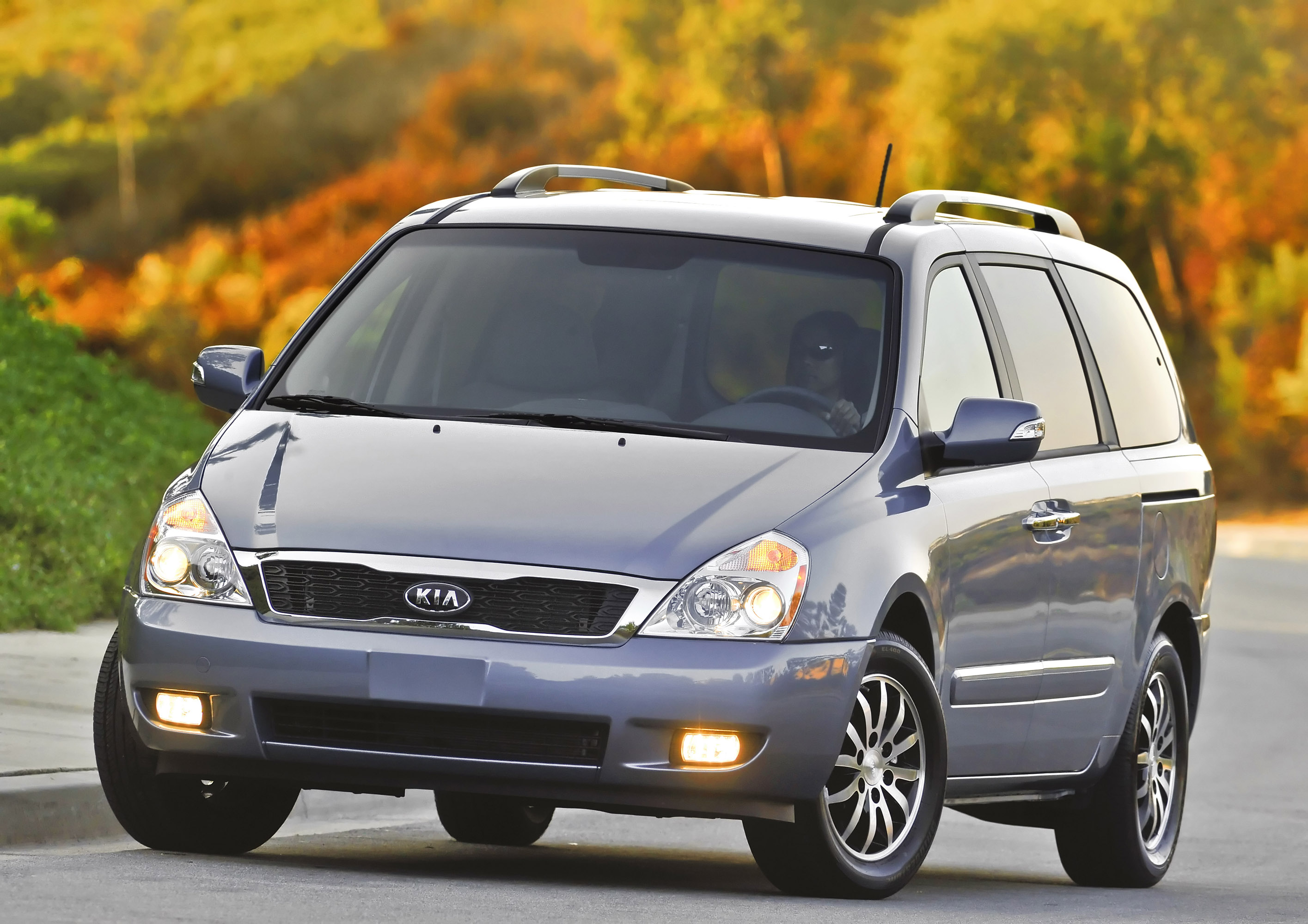 Kia Sedona photo #2