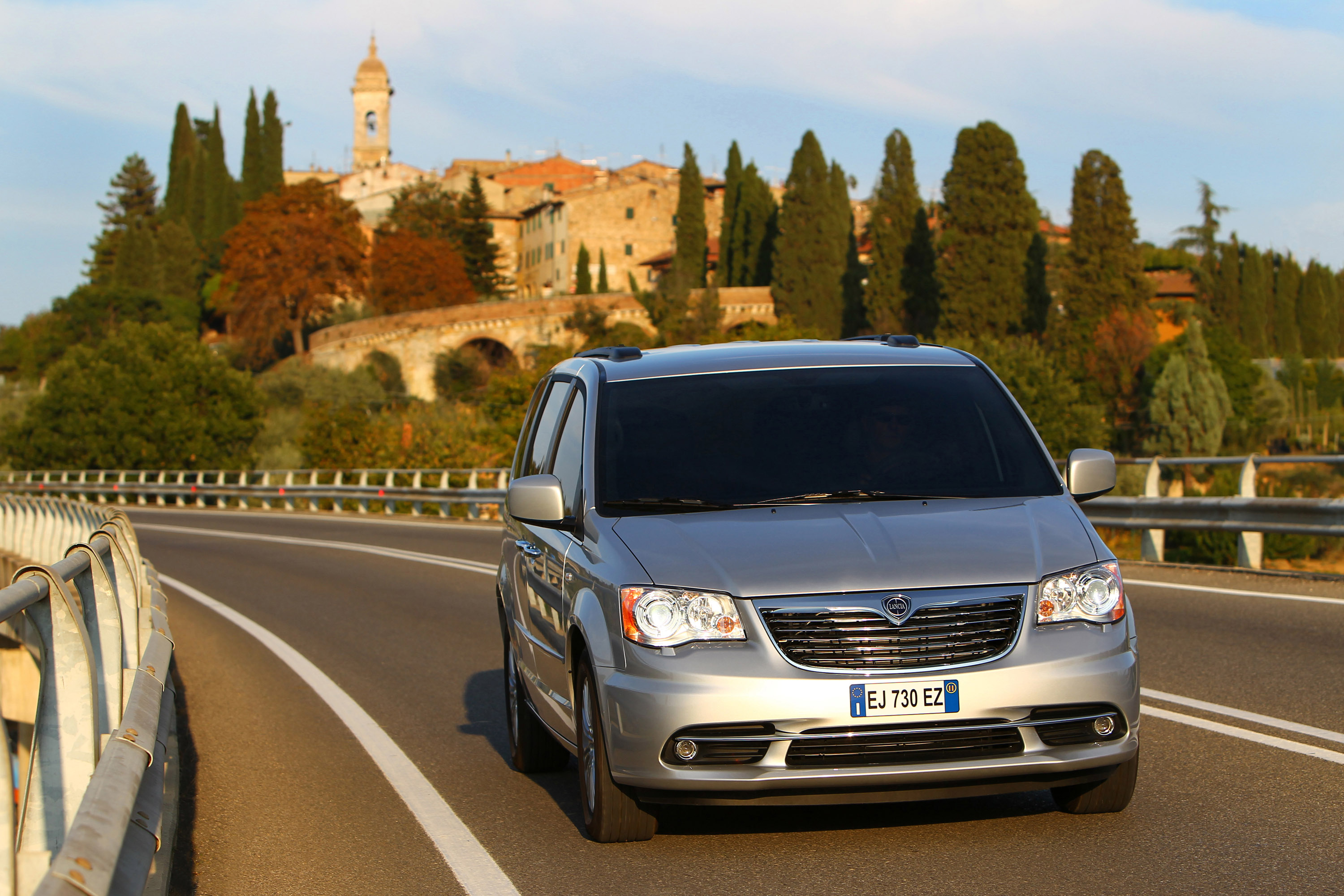 Lancia Voyager photo #2
