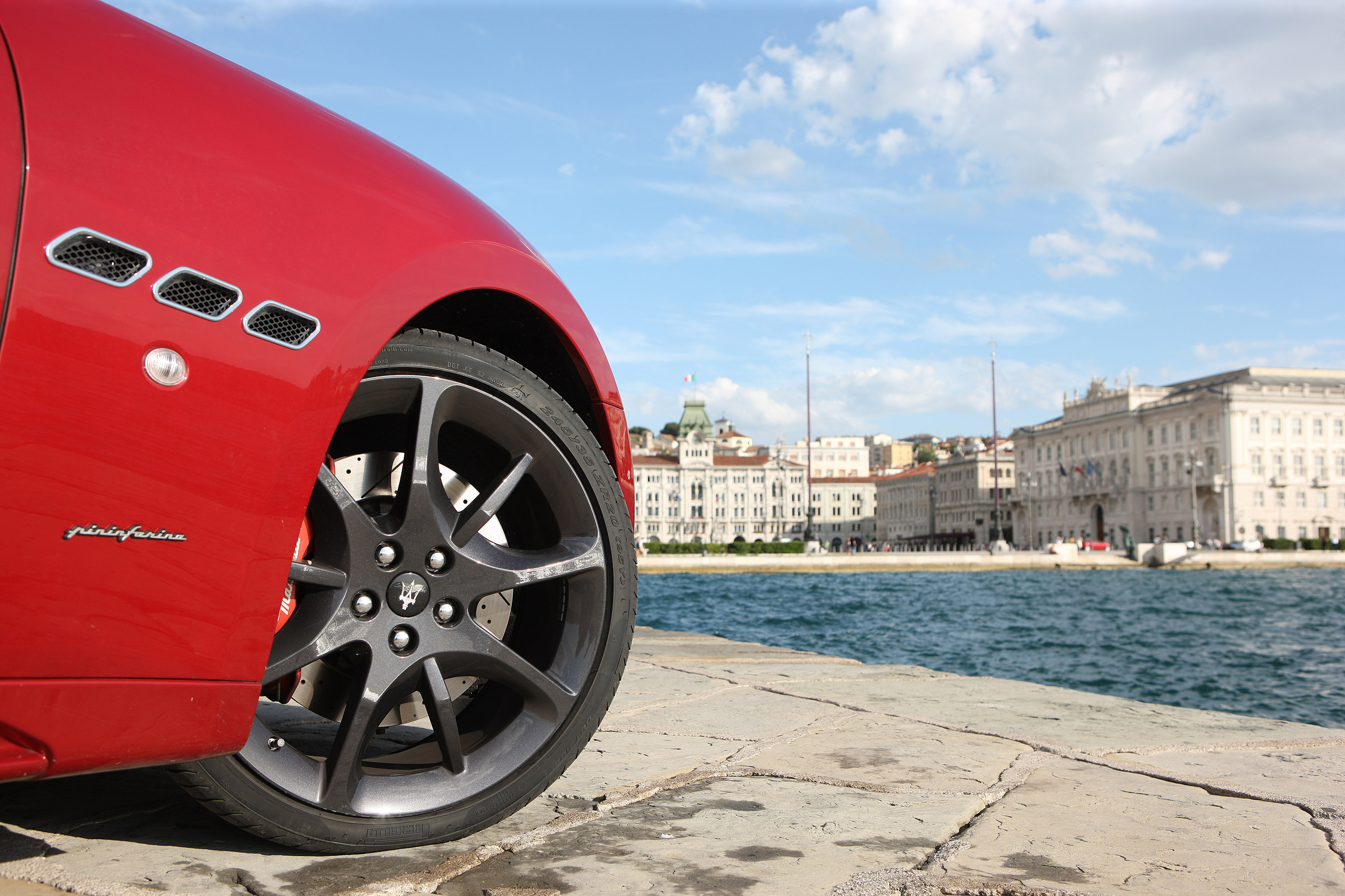Maserati GranCabrio Sport photo #27