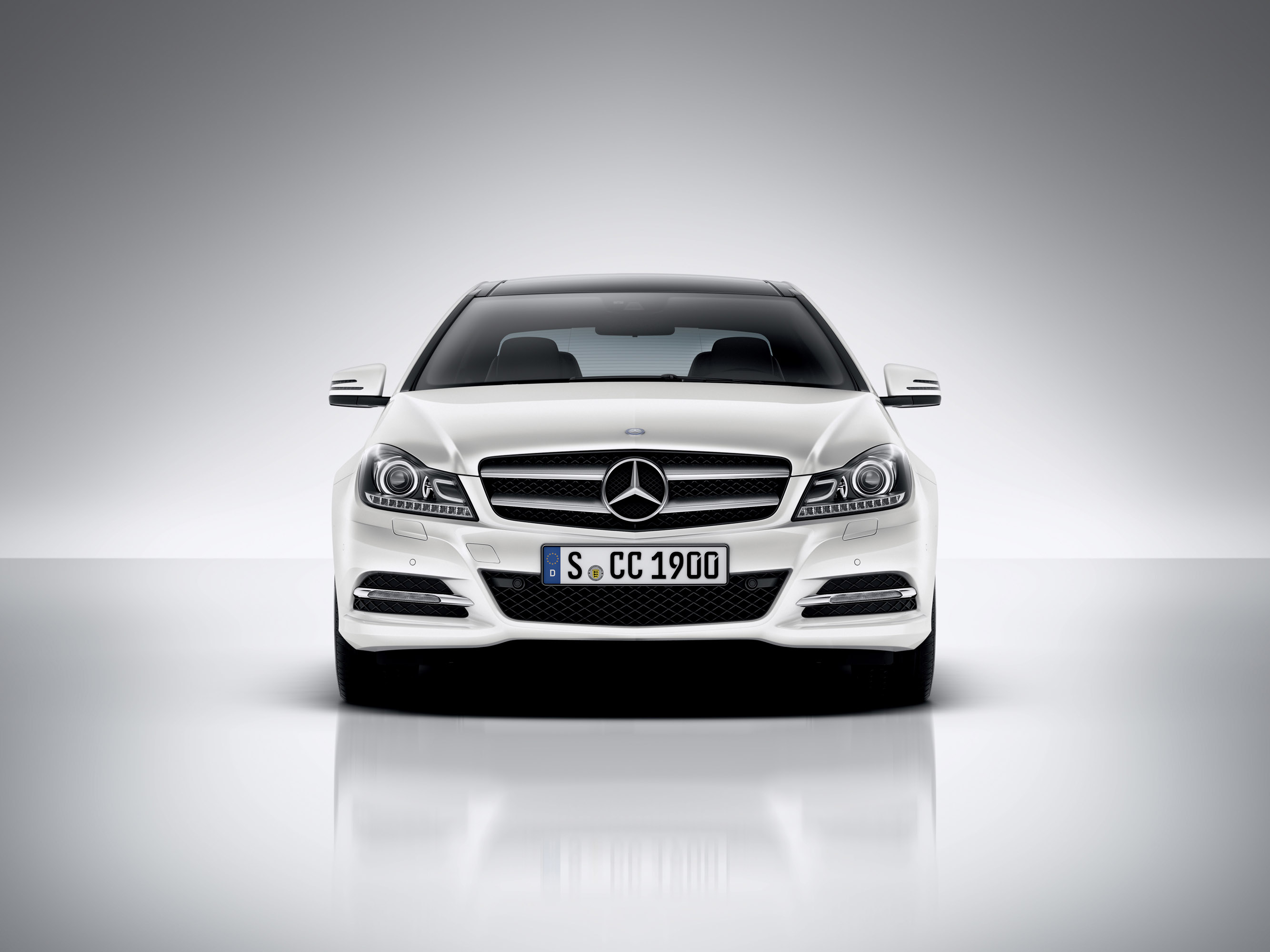 Mercedes-Benz C-Class Coupe photo #4