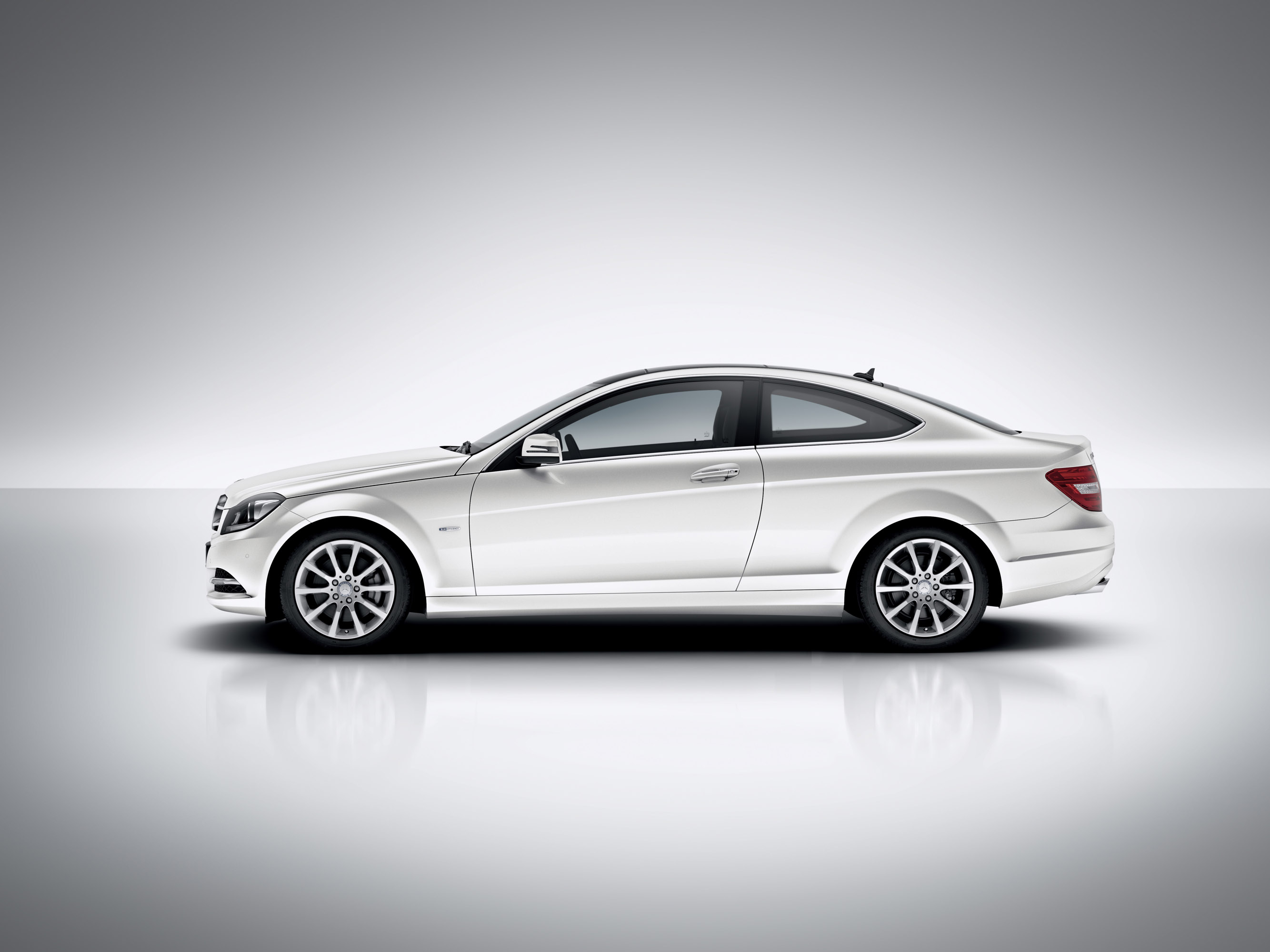 Mercedes-Benz C-Class Coupe photo #34