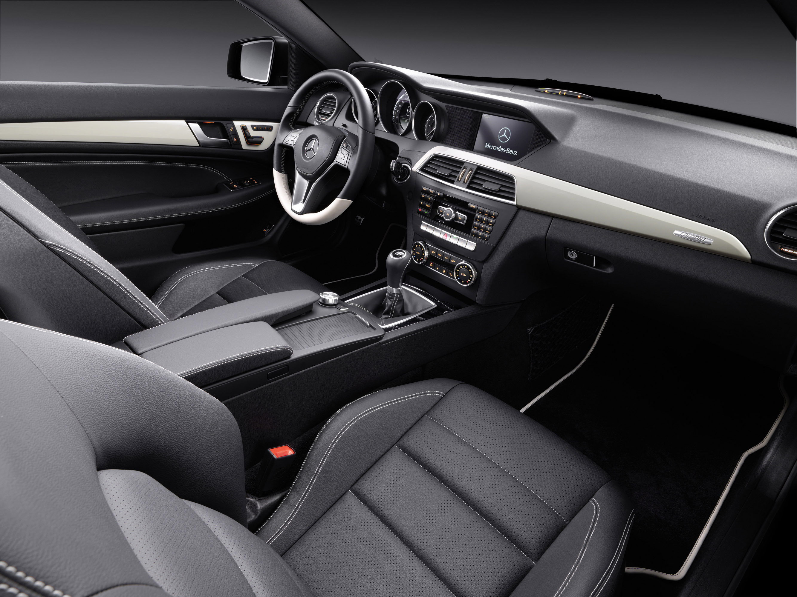 Mercedes-Benz C-Class Coupe photo #44