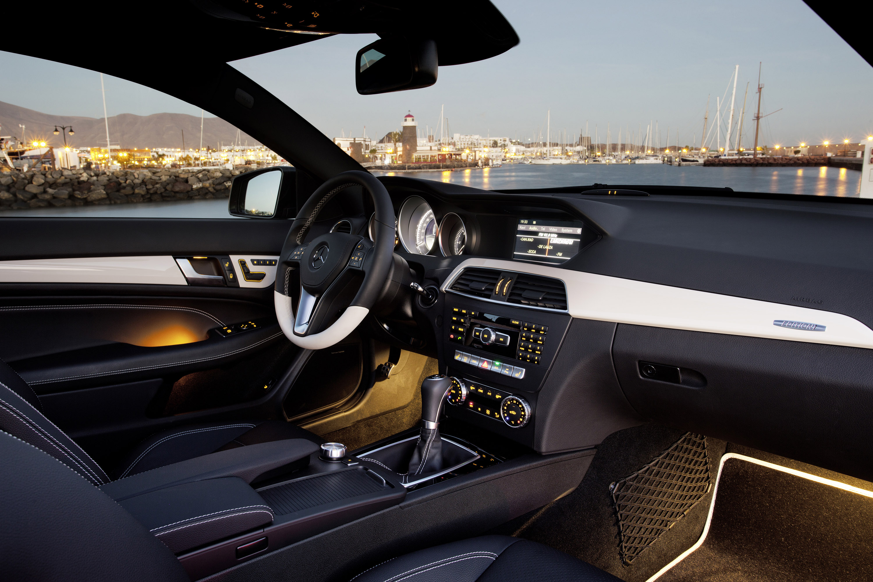 Mercedes-Benz C-Class Coupe photo #45