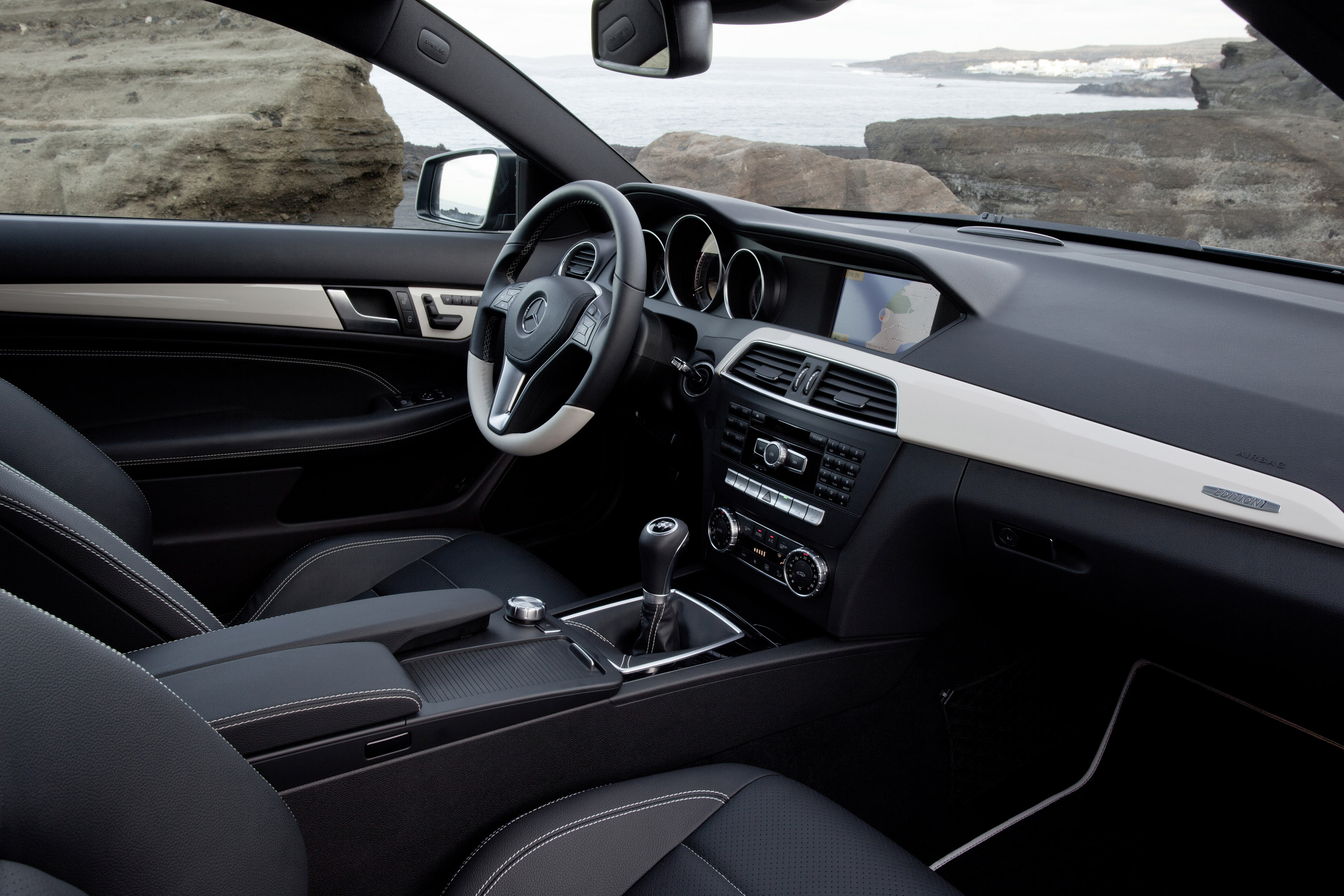 Mercedes-Benz C-Class Coupe photo #46