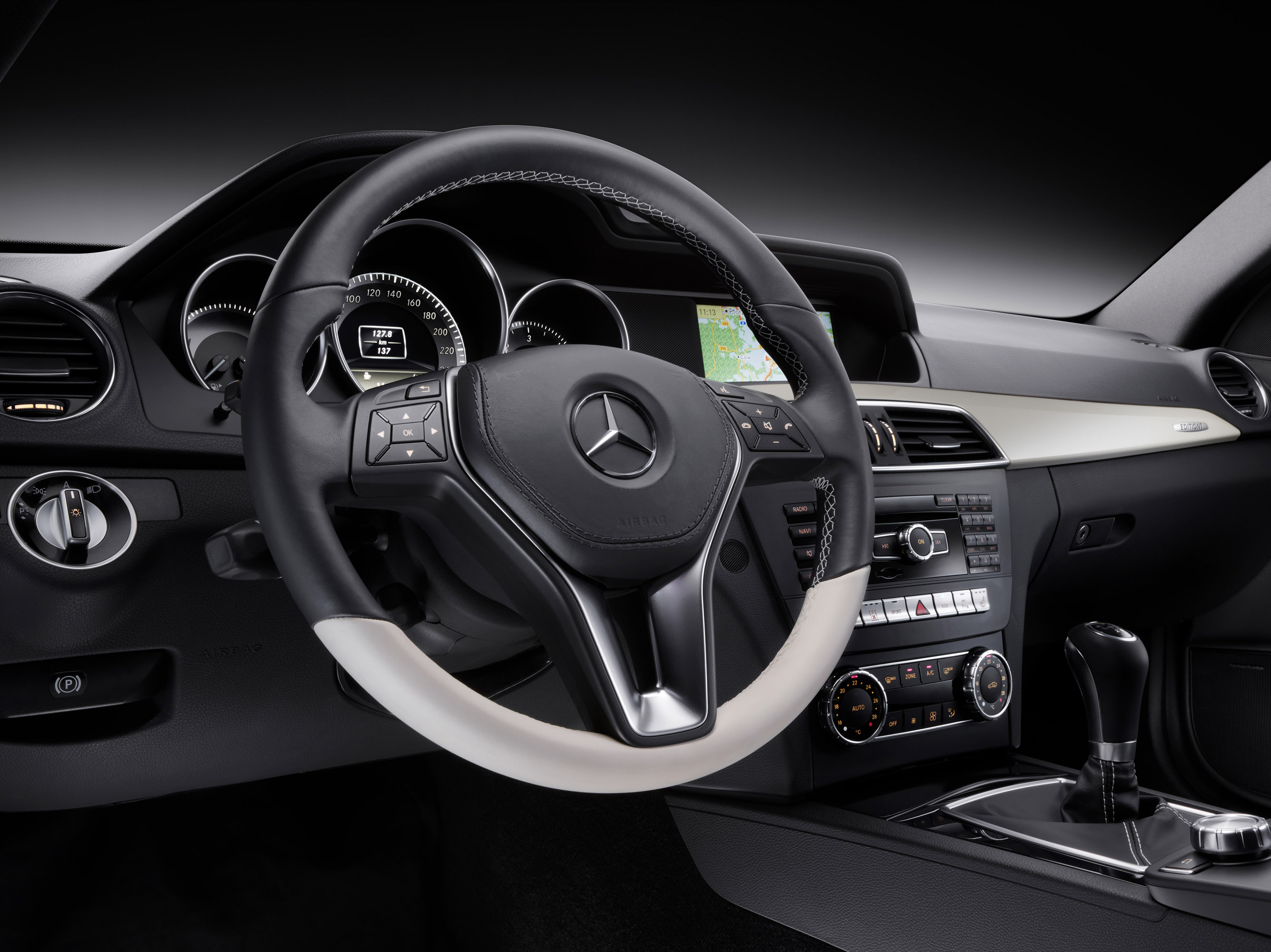 Mercedes-Benz C-Class Coupe photo #52