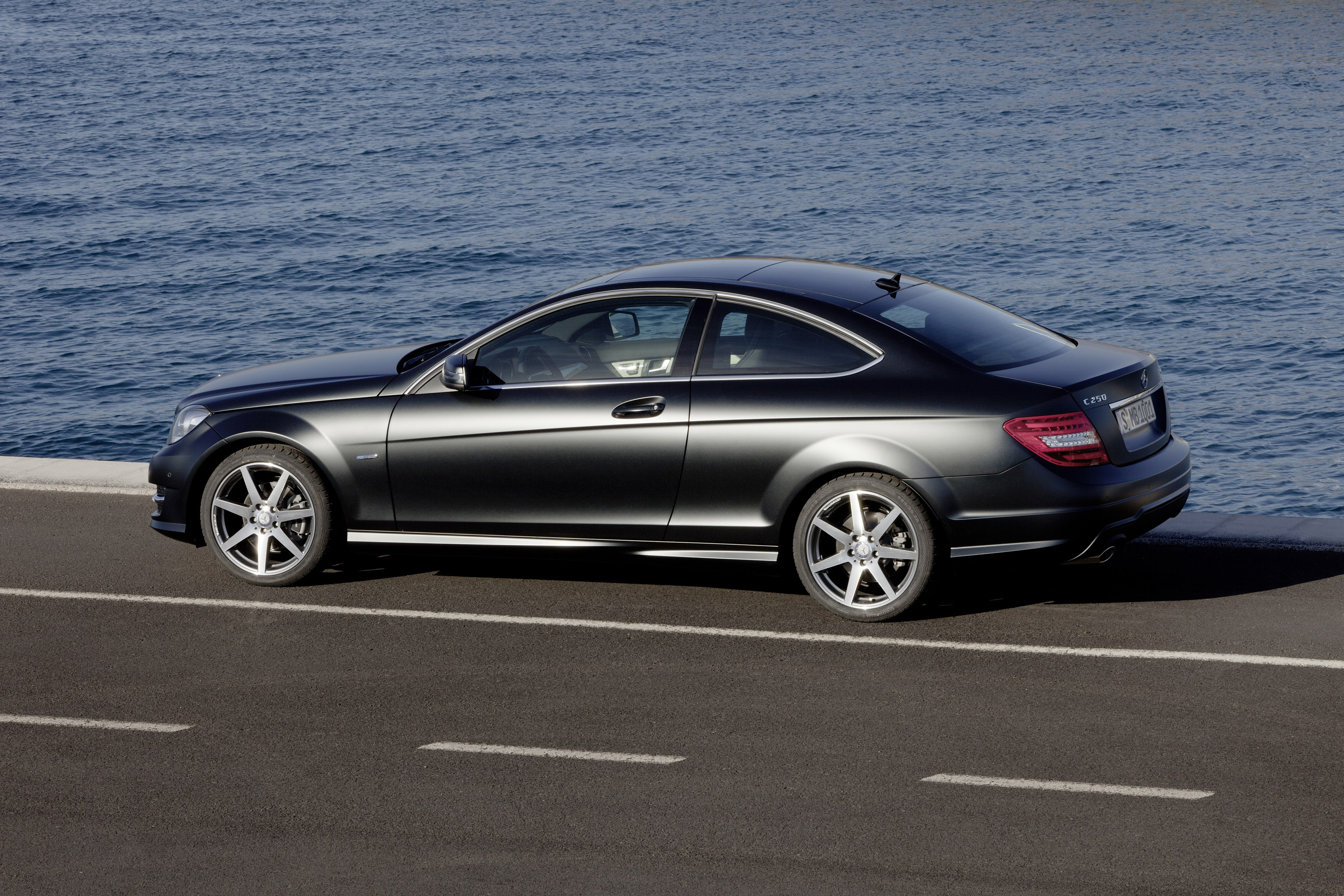 Mercedes-Benz C-Class Coupe photo #67