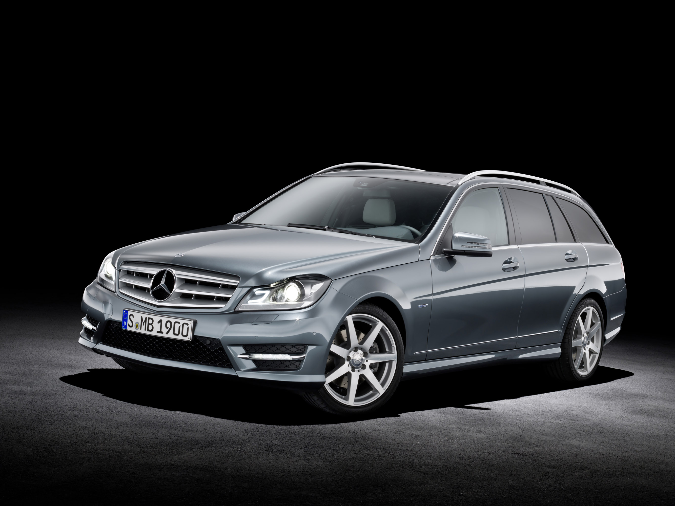 Mercedes-Benz C-Class Estate photo #1