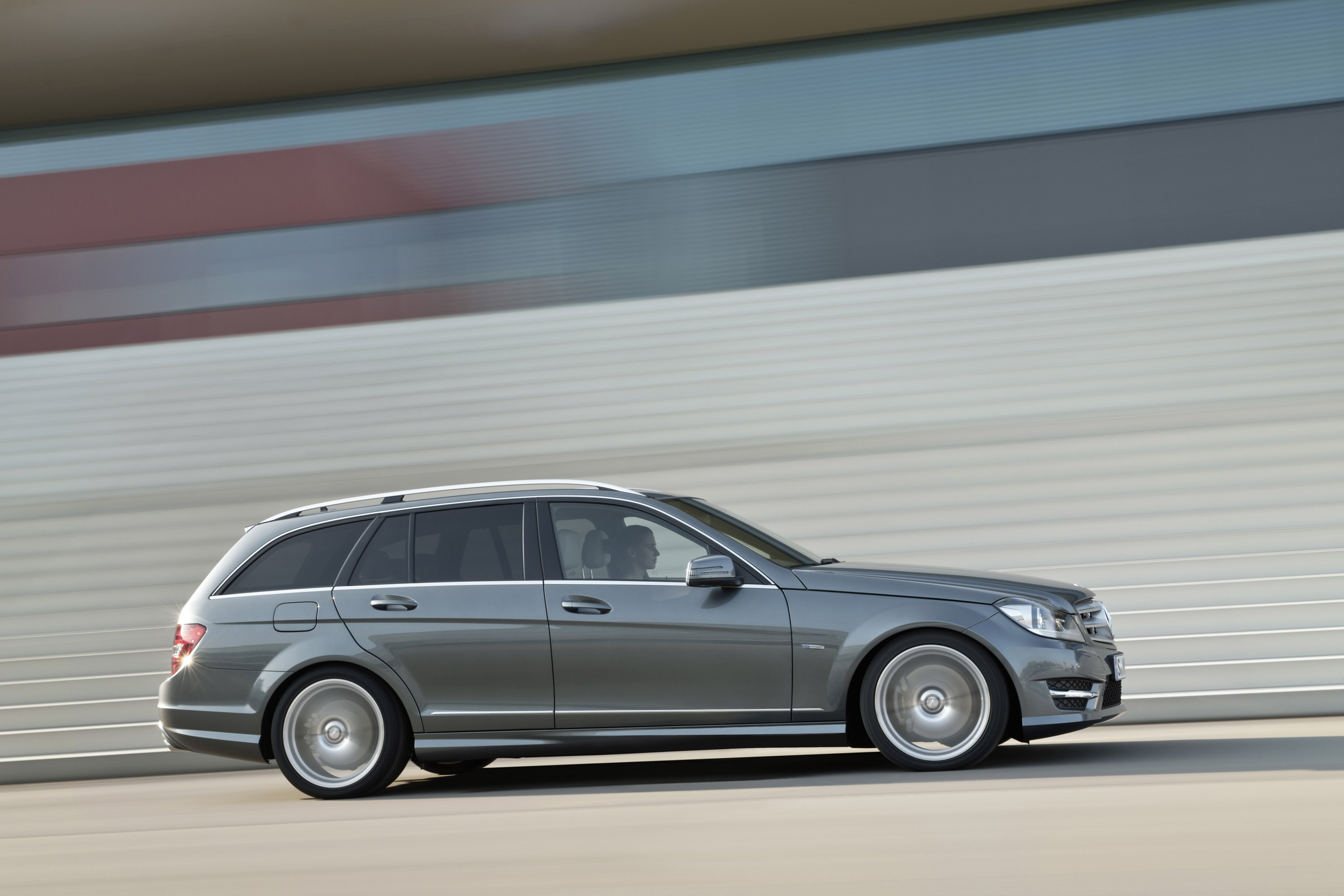Mercedes-Benz C-Class Estate photo #21