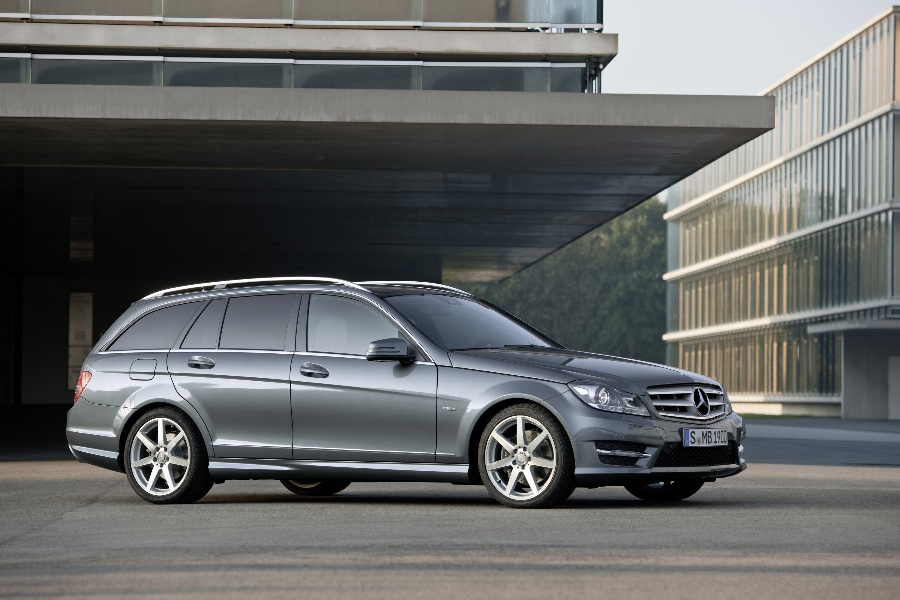 Mercedes-Benz C-Class Estate photo #23