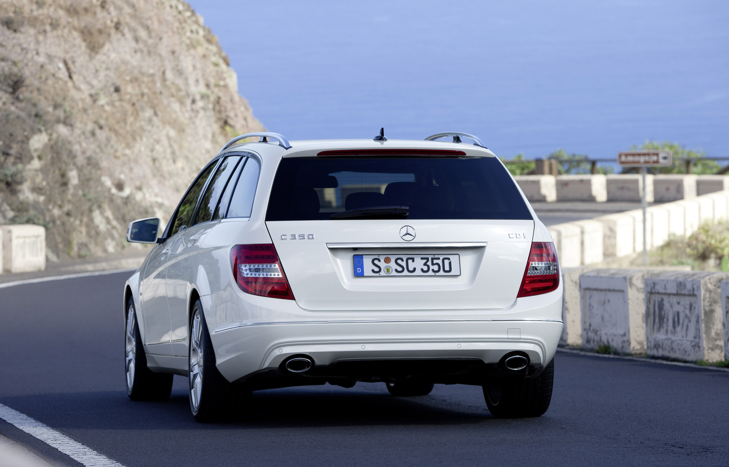 Mercedes-Benz C-Class Estate photo #35