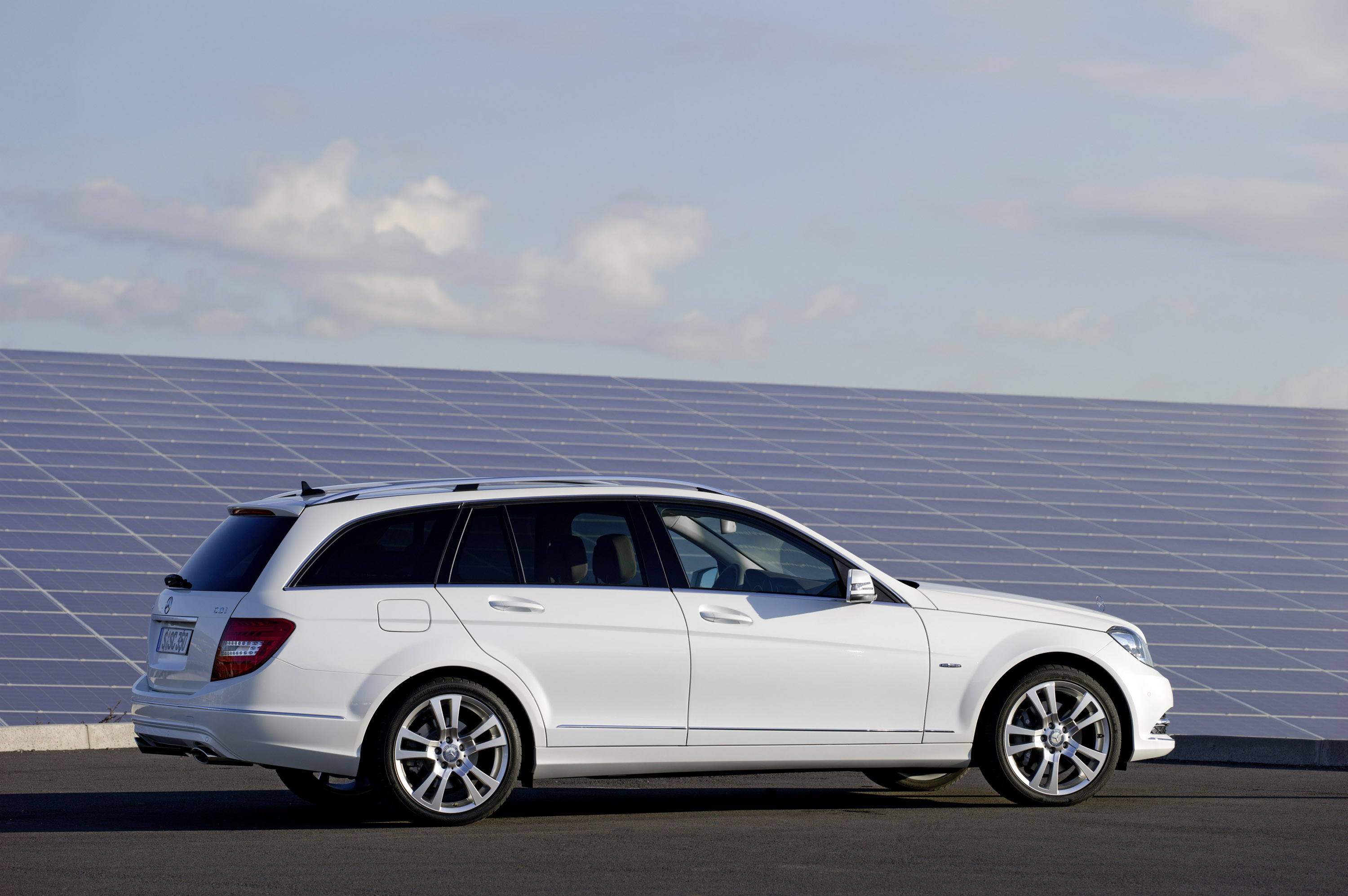 Mercedes-Benz C-Class Estate photo #41