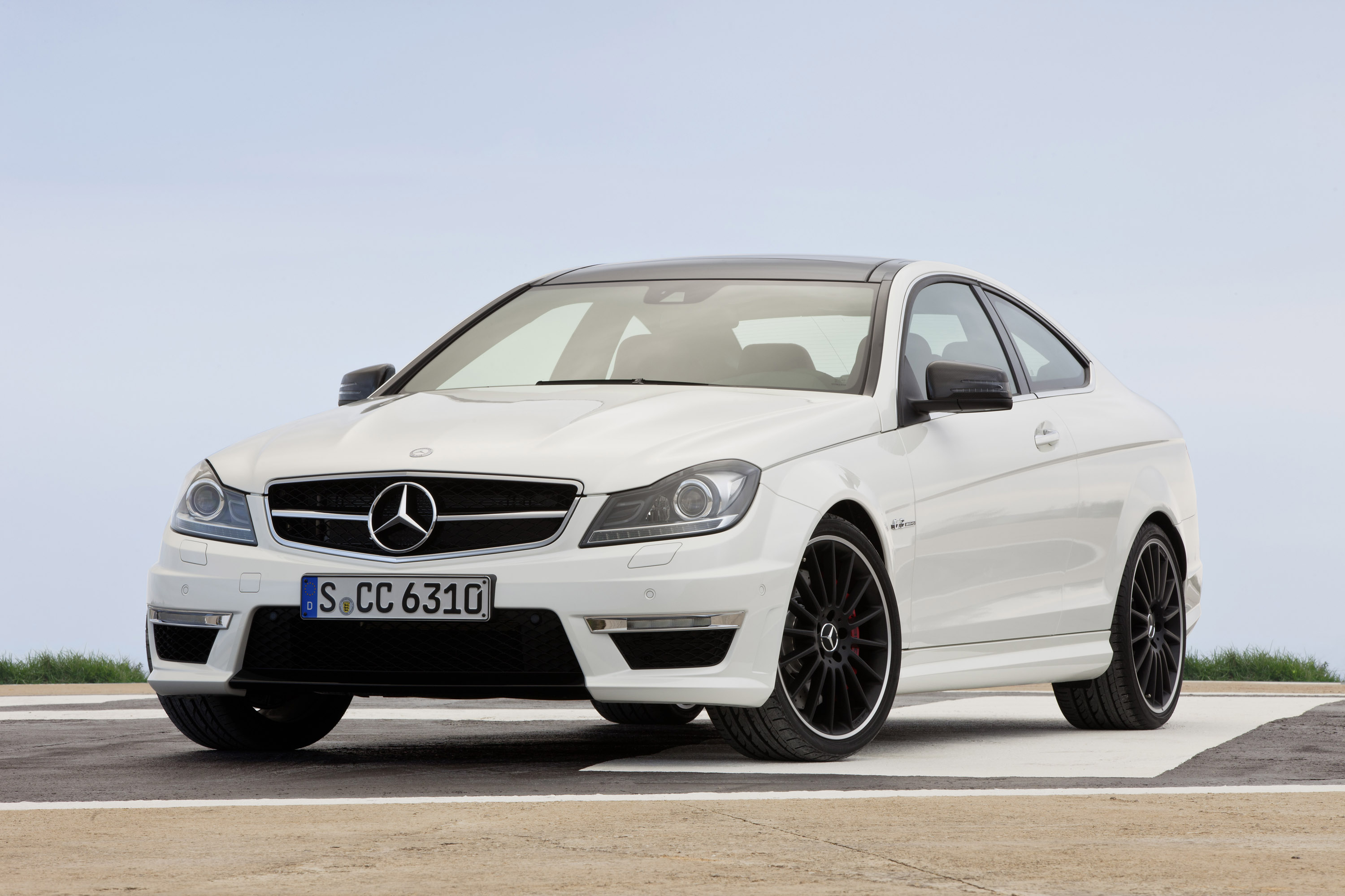 Mercedes-Benz C63 AMG Coupe photo #15