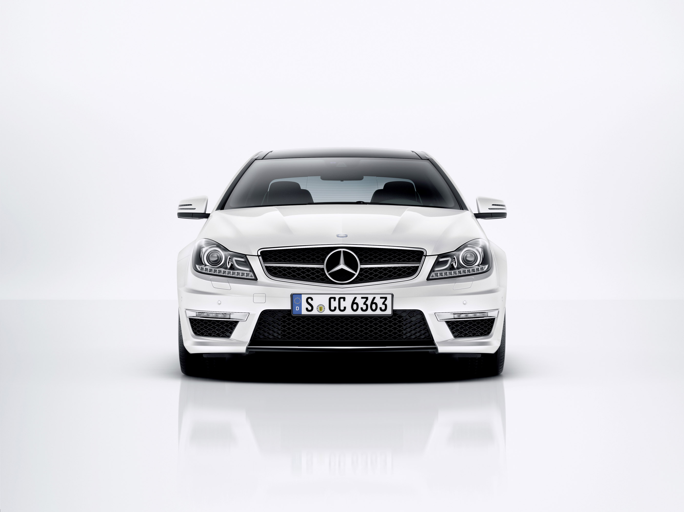 Mercedes-Benz C63 AMG Coupe photo #22