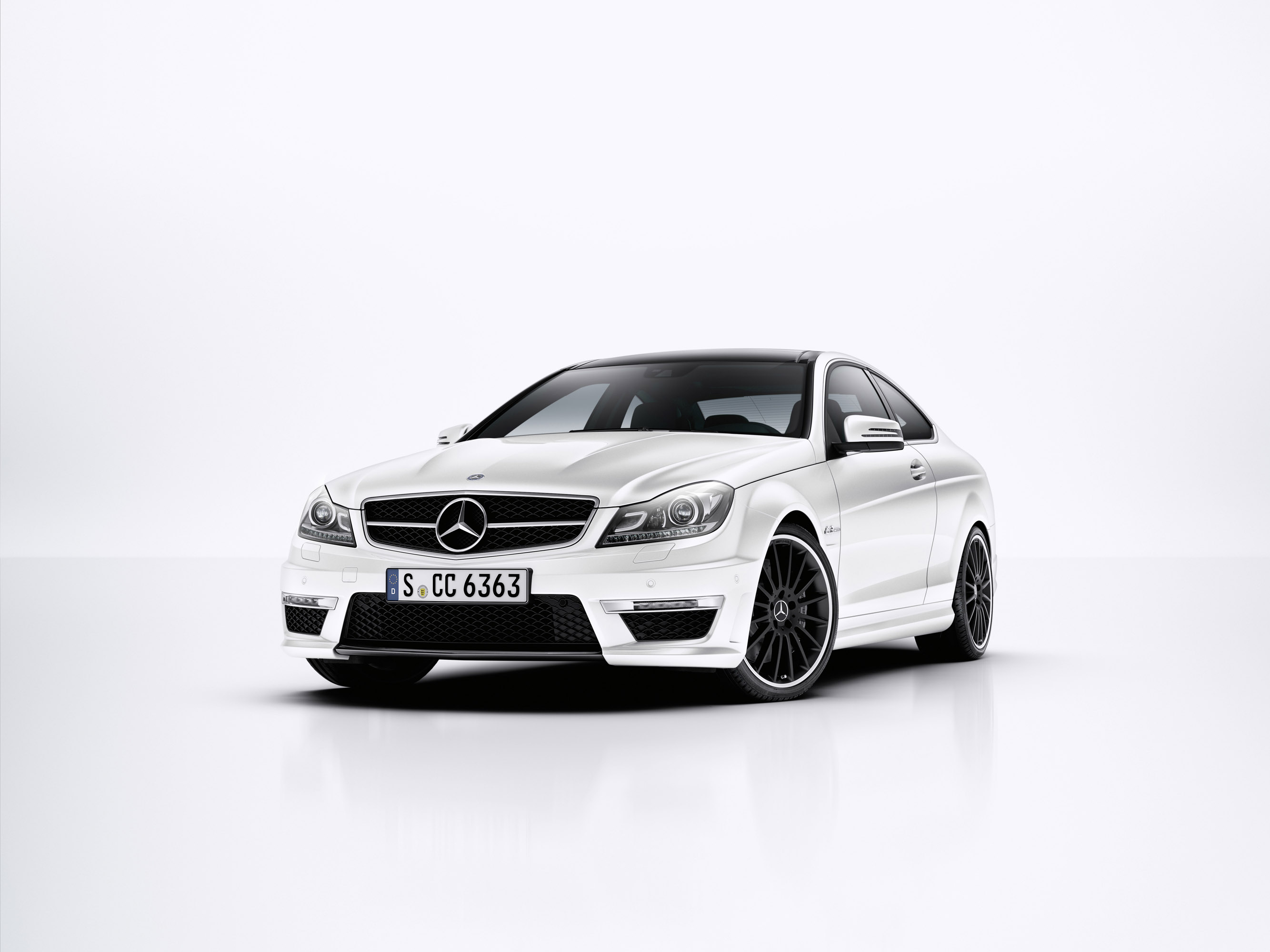 Mercedes-Benz C63 AMG Coupe photo #23
