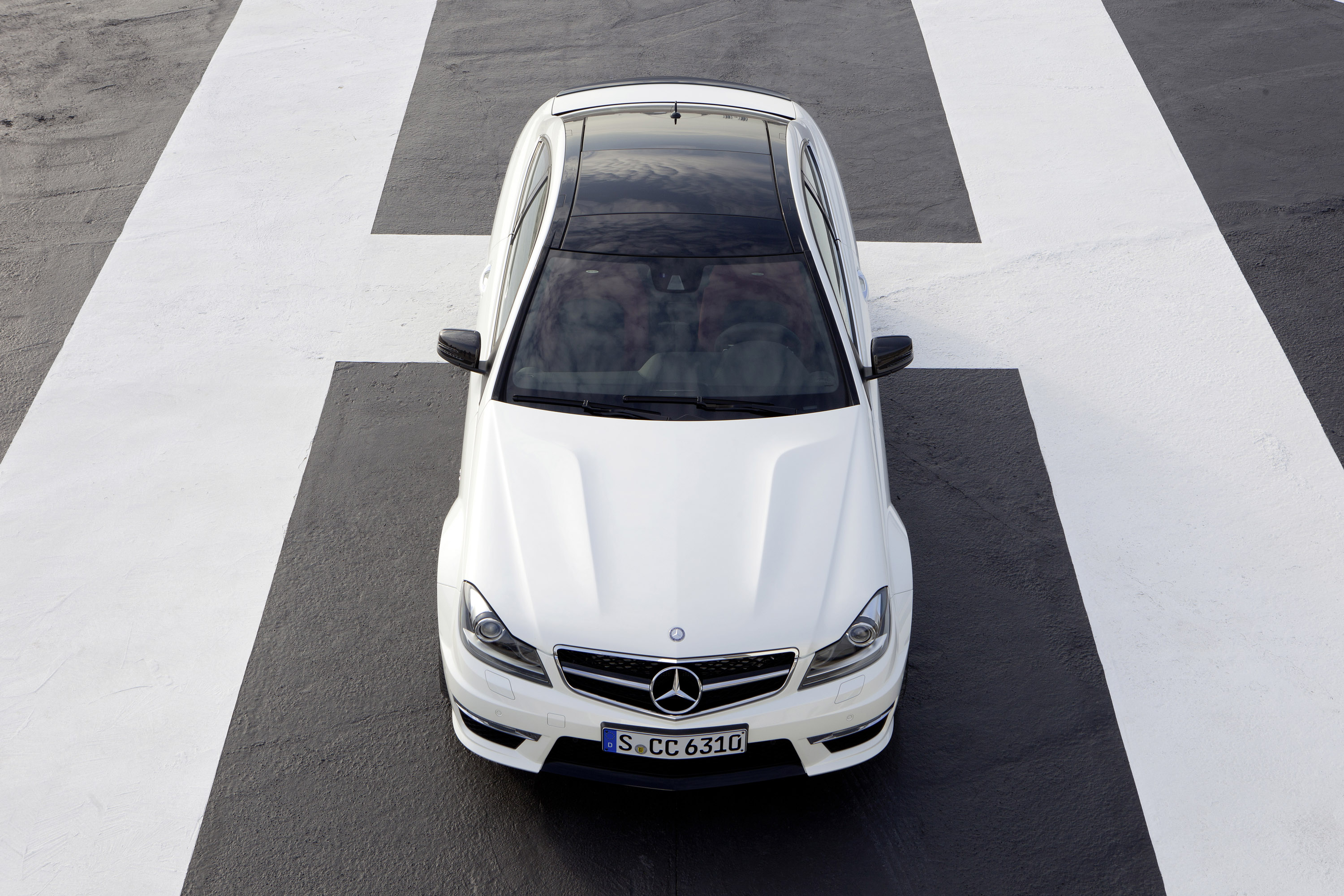 Mercedes-Benz C63 AMG Coupe photo #24