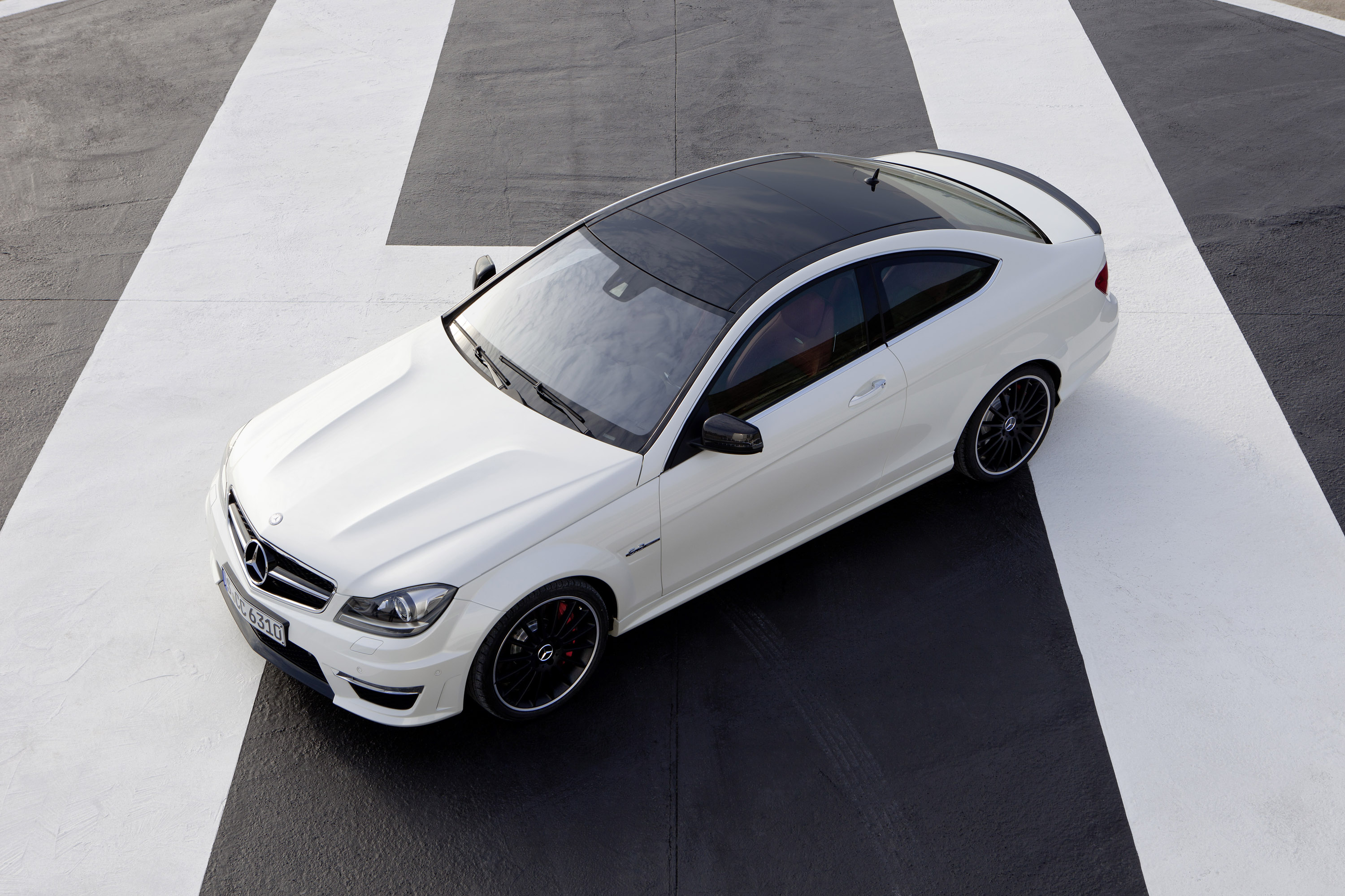 Mercedes-Benz C63 AMG Coupe photo #25