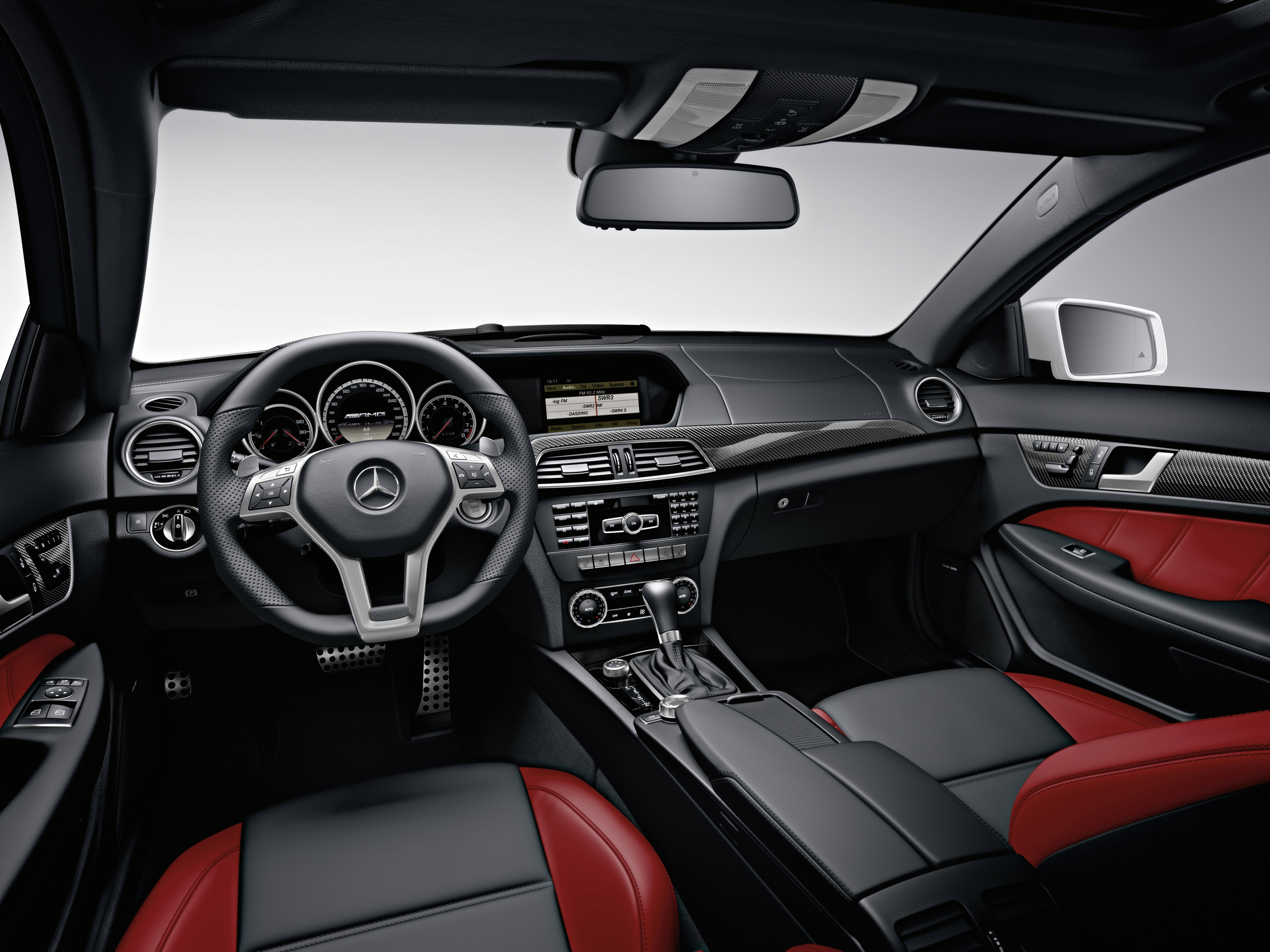 Mercedes-Benz C63 AMG Coupe photo #32