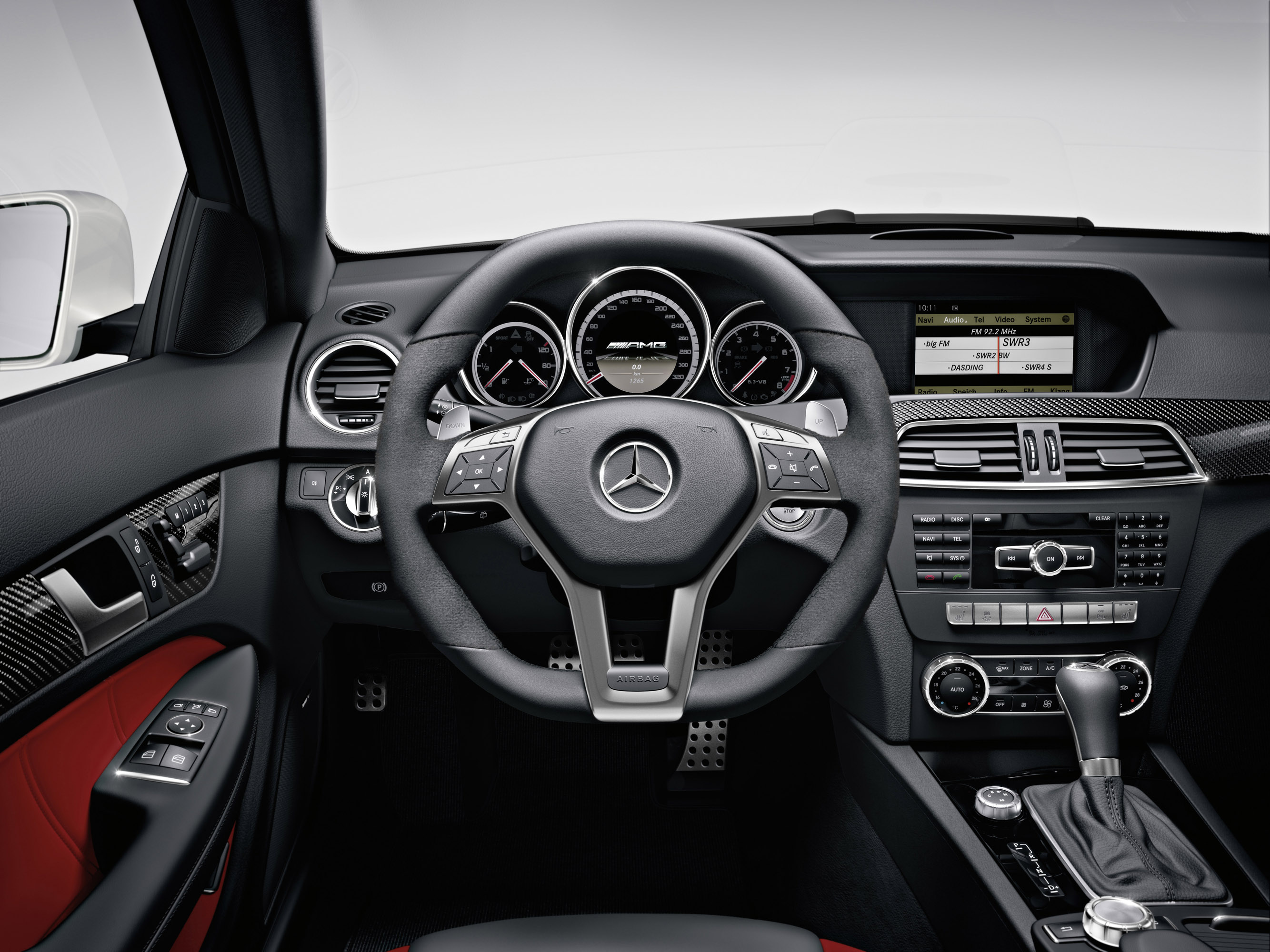 Mercedes-Benz C63 AMG Coupe photo #37