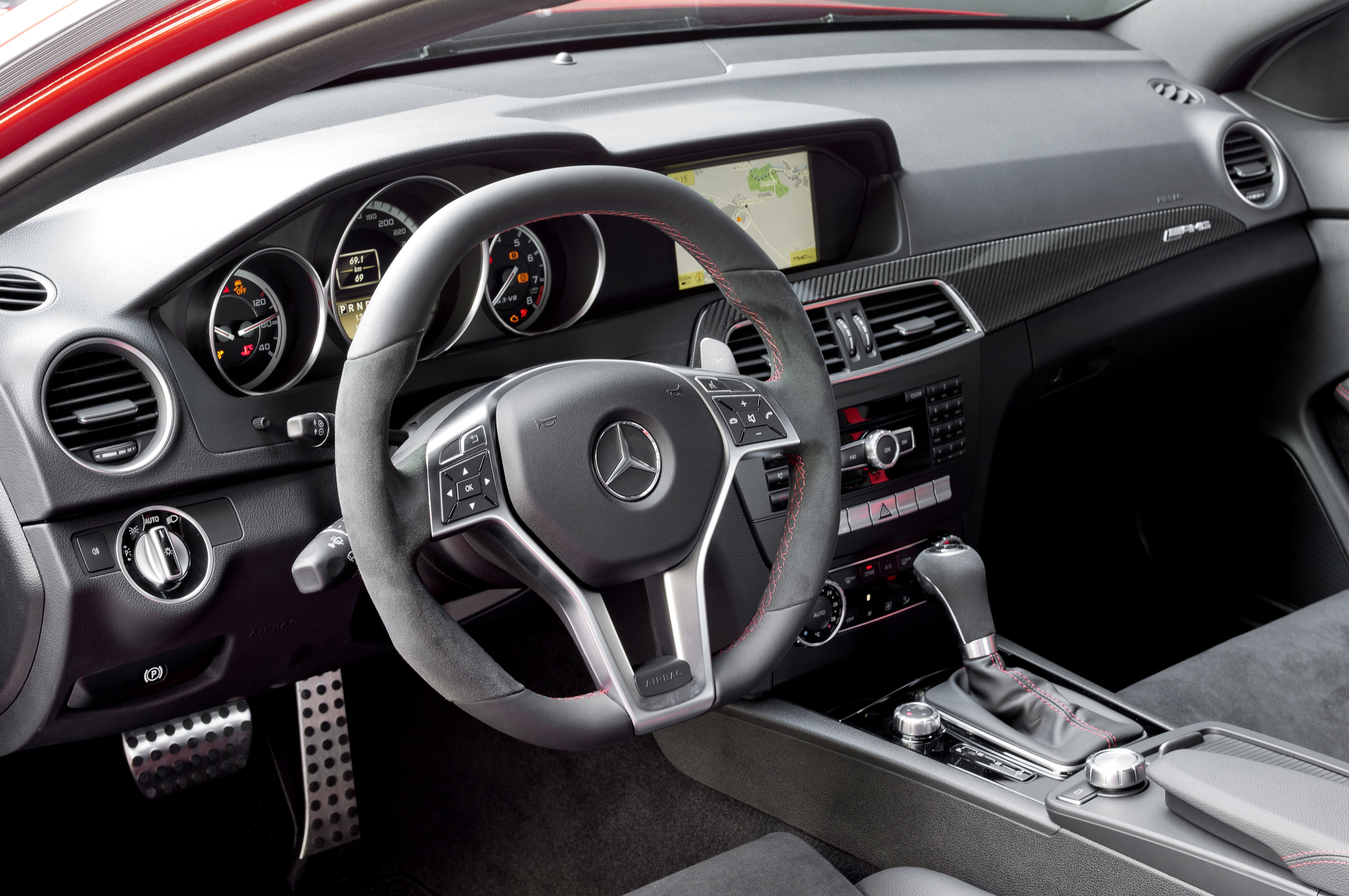 Mercedes-Benz C63 AMG Coupe photo #39