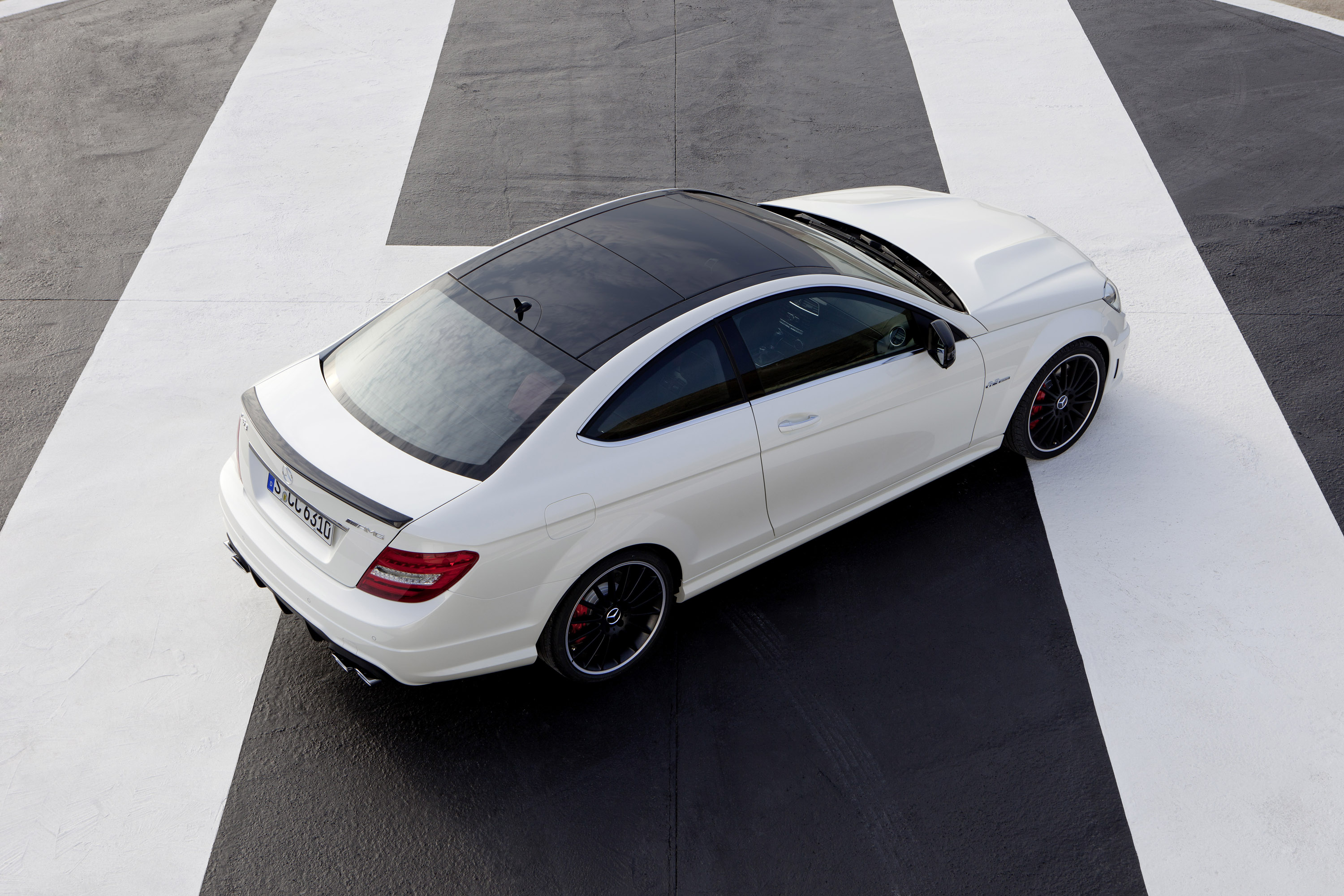 Mercedes-Benz C63 AMG Coupe photo #62