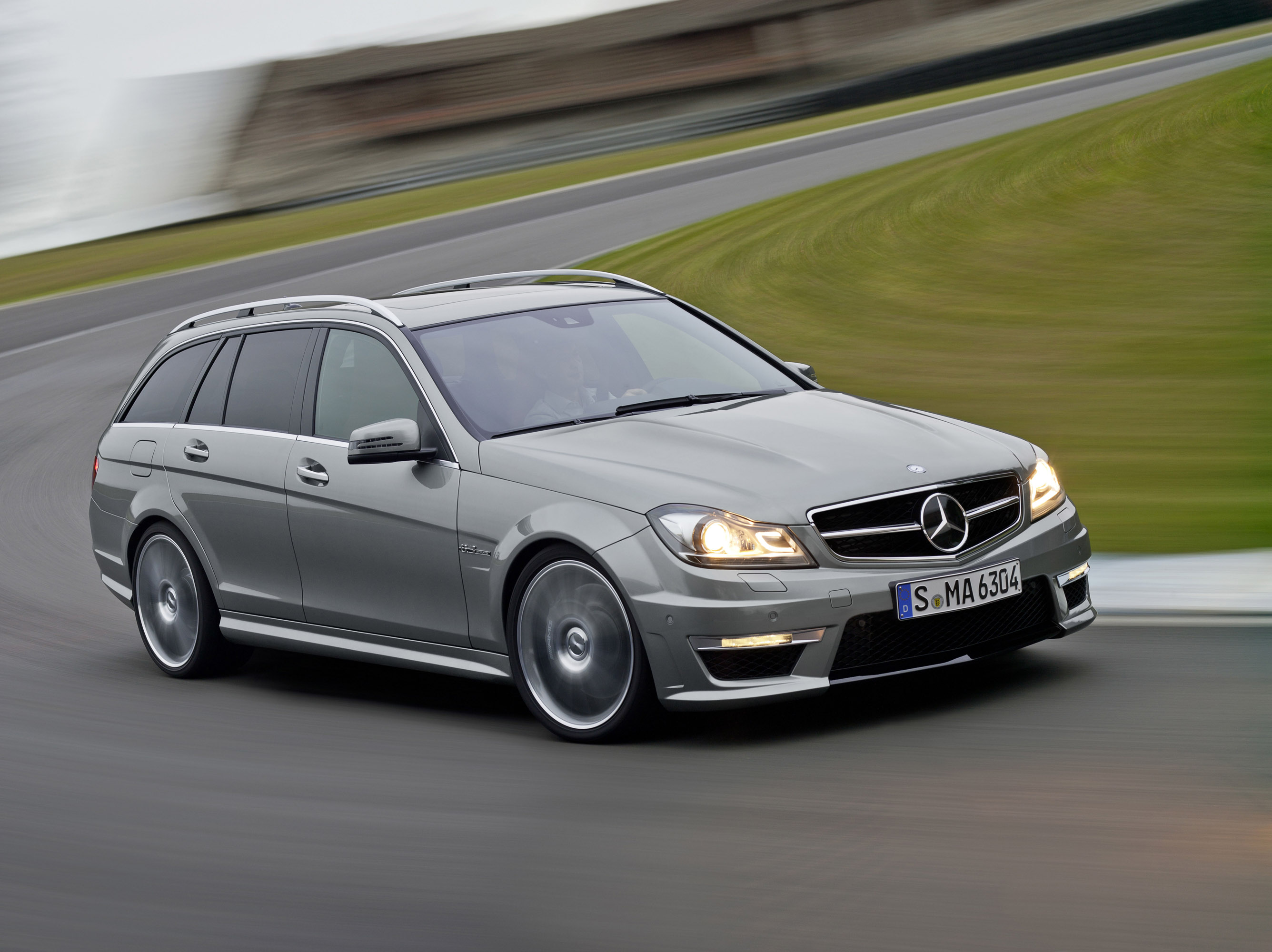 Mercedes-Benz C63 AMG Estate photo #2