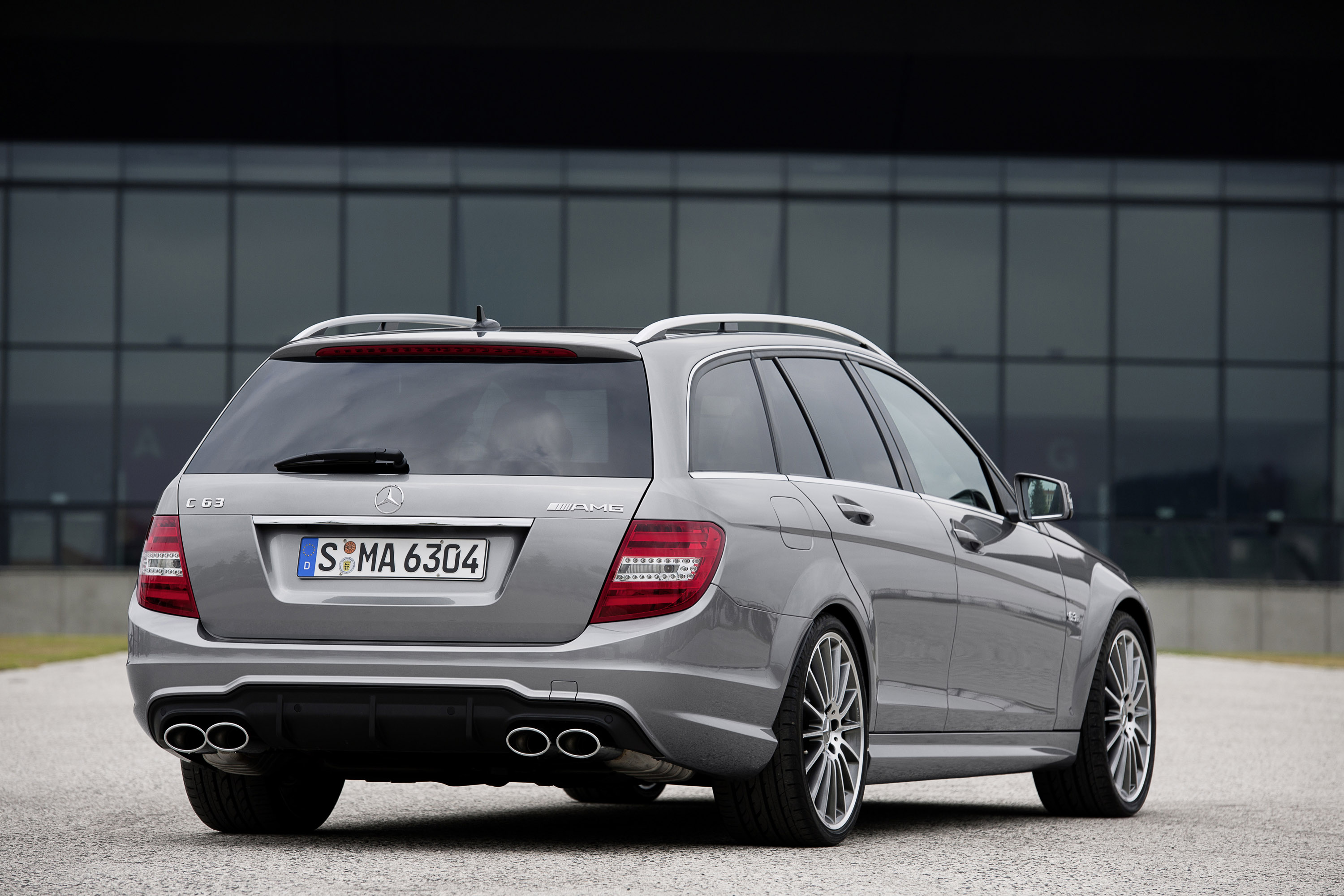 Mercedes-Benz C63 AMG Estate photo #15