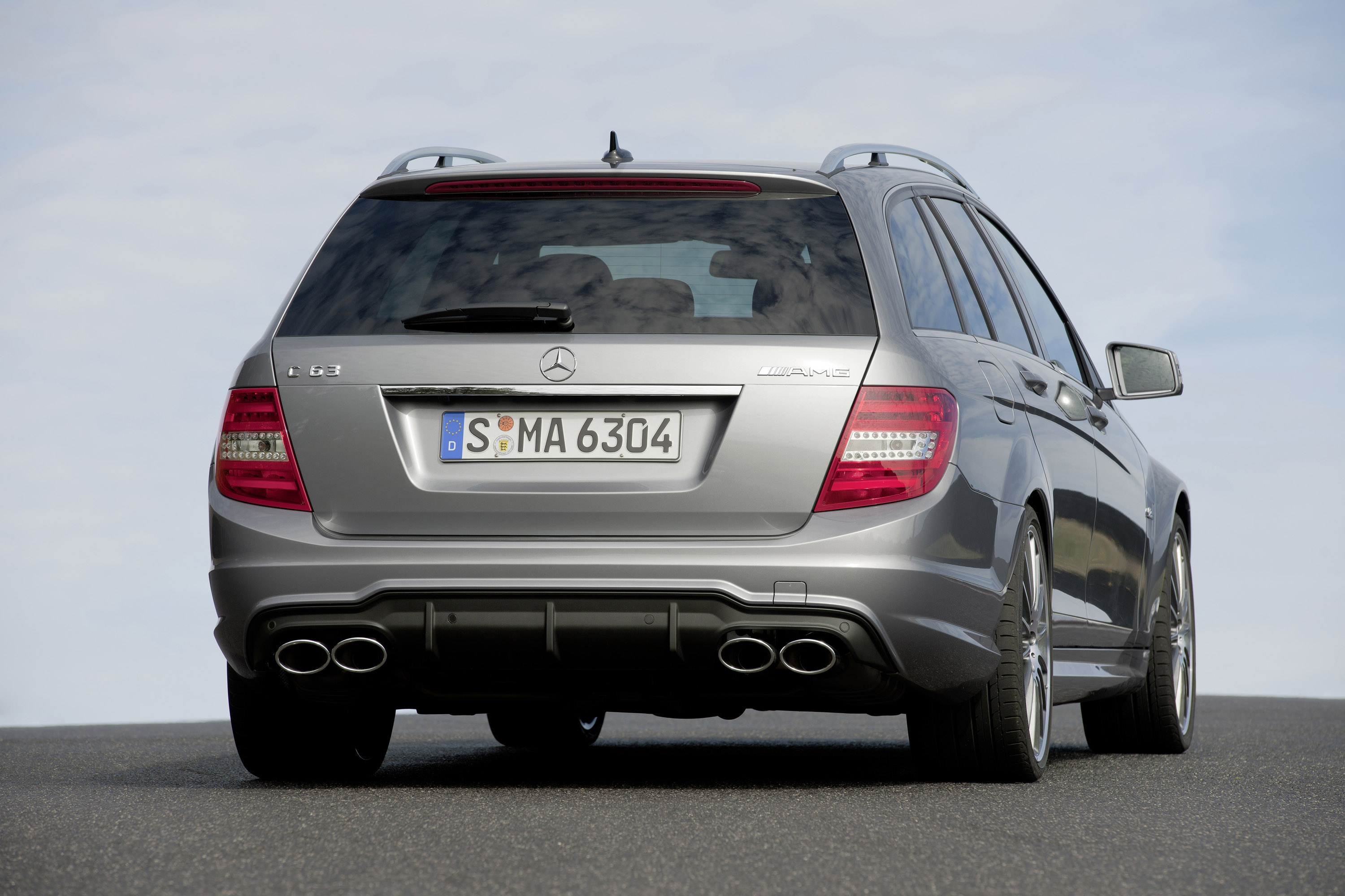 Mercedes-Benz C63 AMG Estate photo #16
