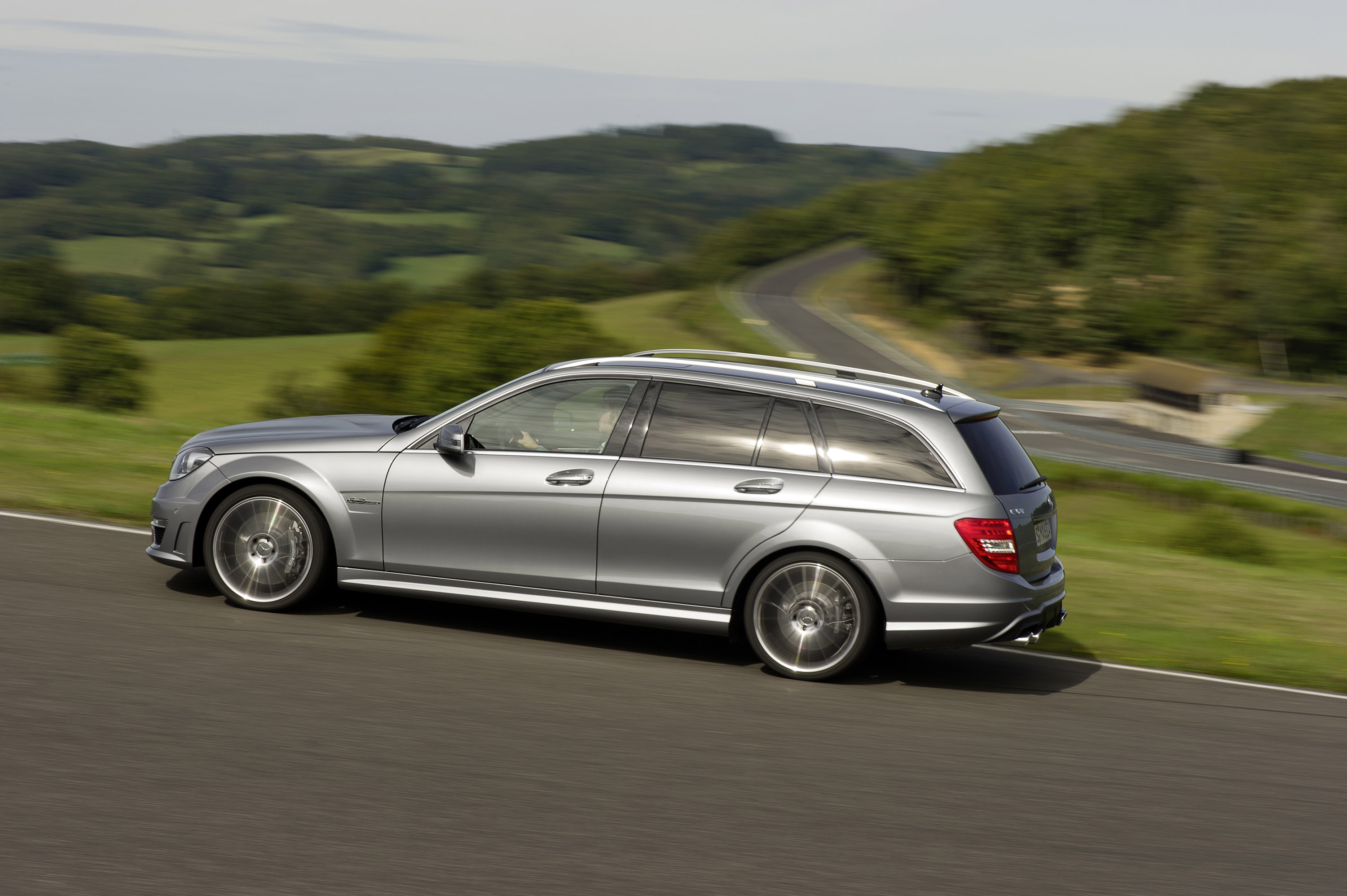 Mercedes-Benz C63 AMG Estate photo #17