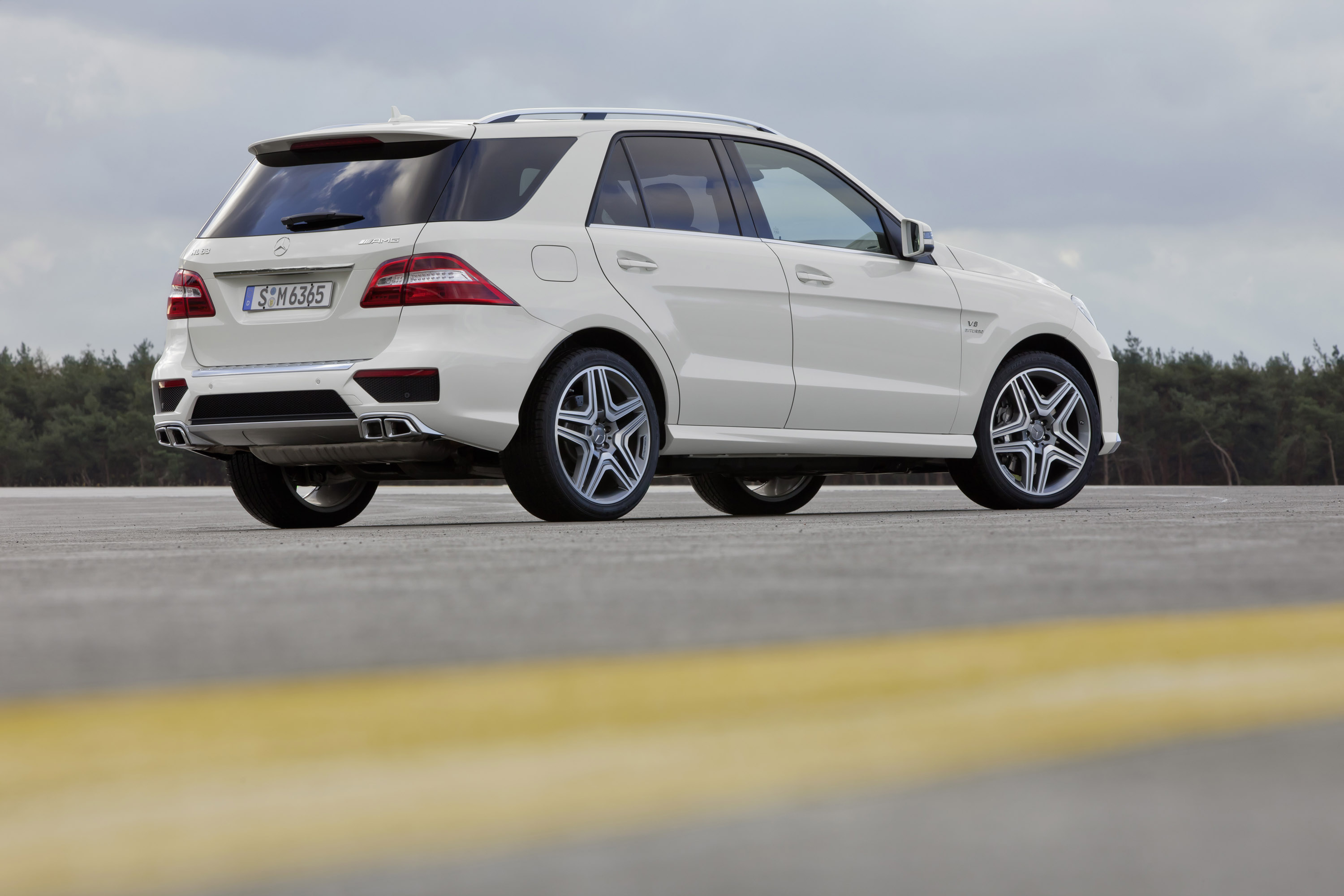 Mercedes-Benz ML63 AMG photo #17
