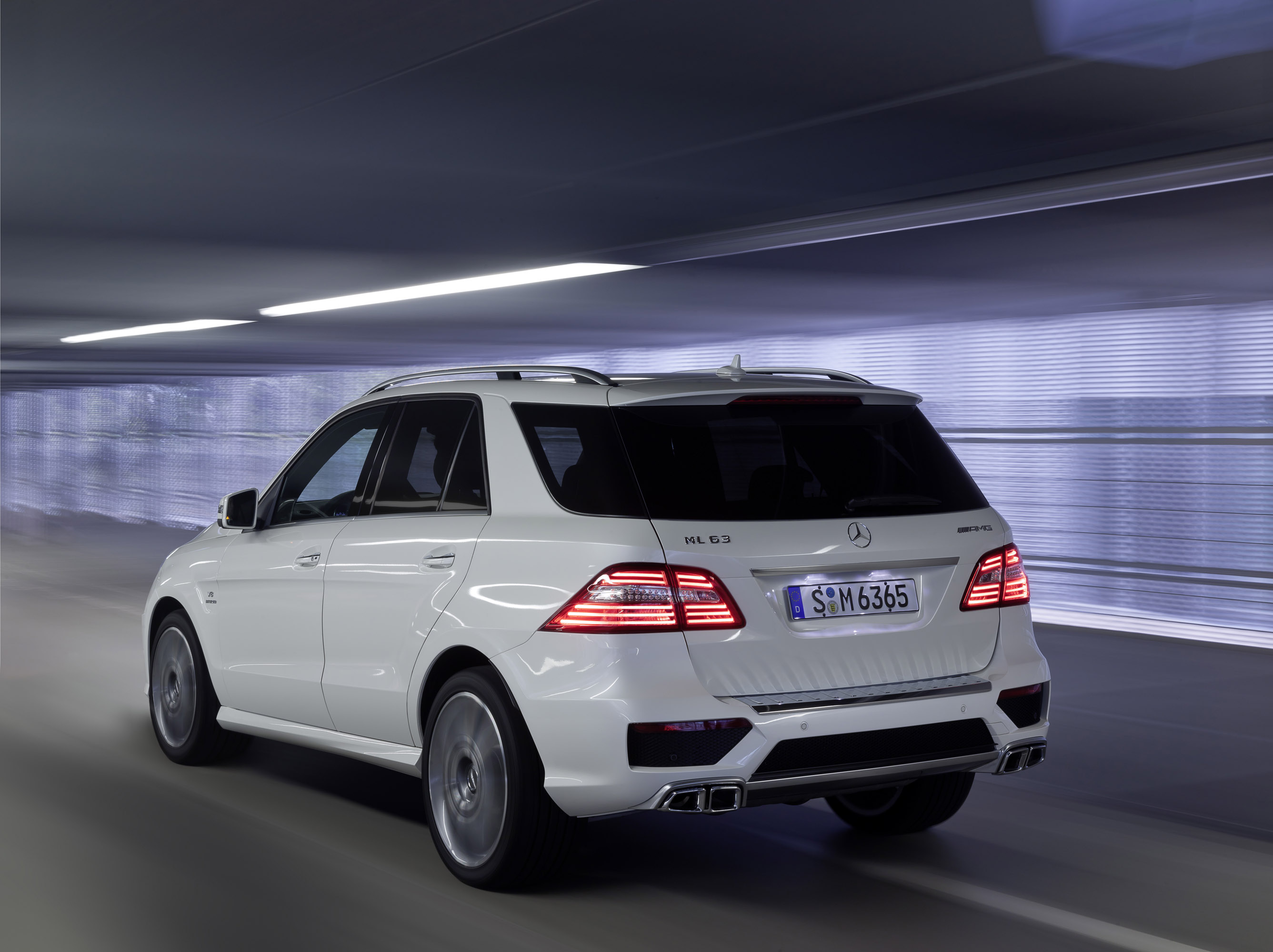 Mercedes-Benz ML63 AMG photo #18