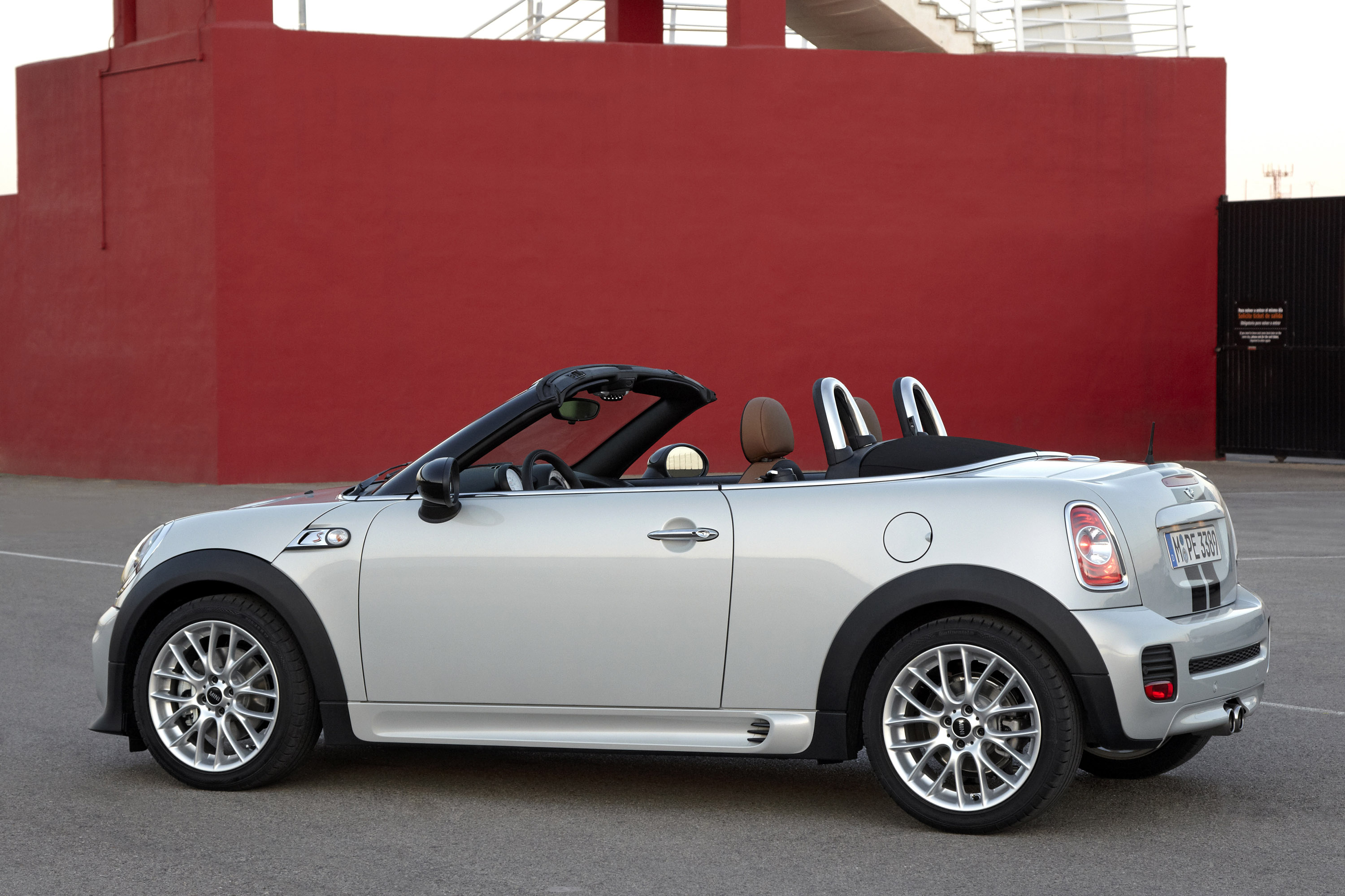 Mini more. Мини Купер родстер. Мини Купер s Coupe 2012 кабриолет. Мини Купер родстер с жесткой крышей. Мини родстер кабриолет.