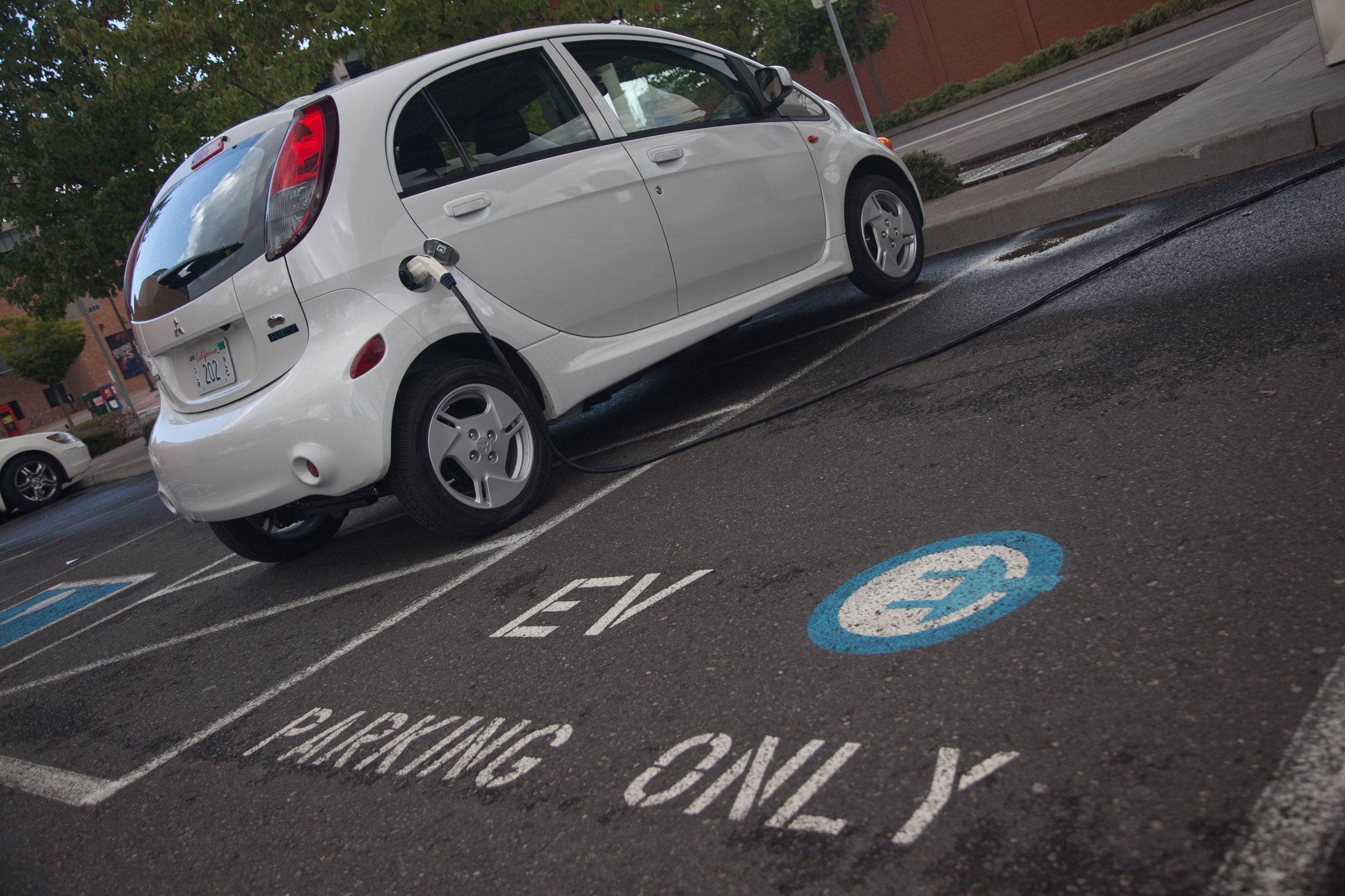 Mitsubishi i-MiEV photo #32