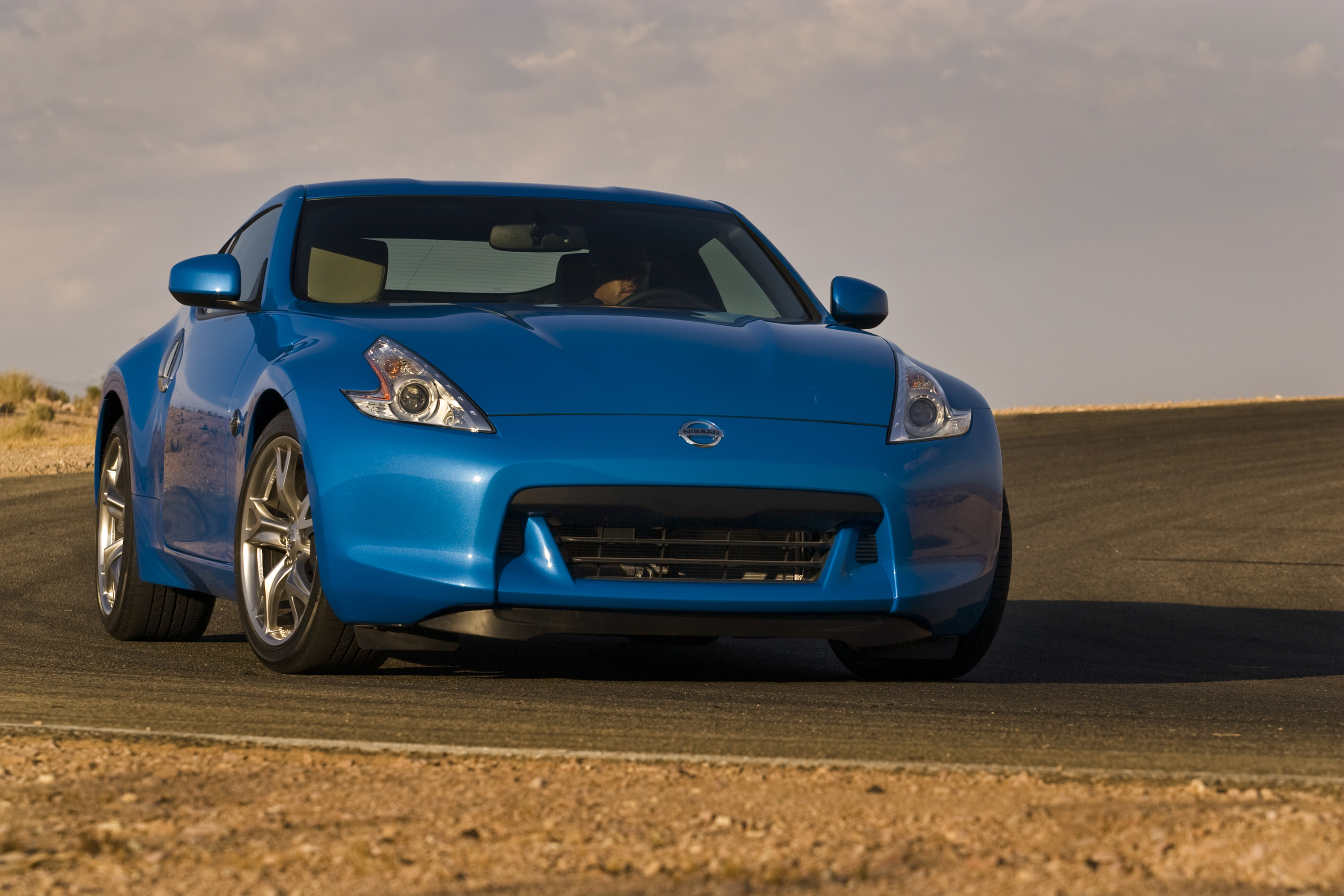 Nissan 370Z Coupe photo #1