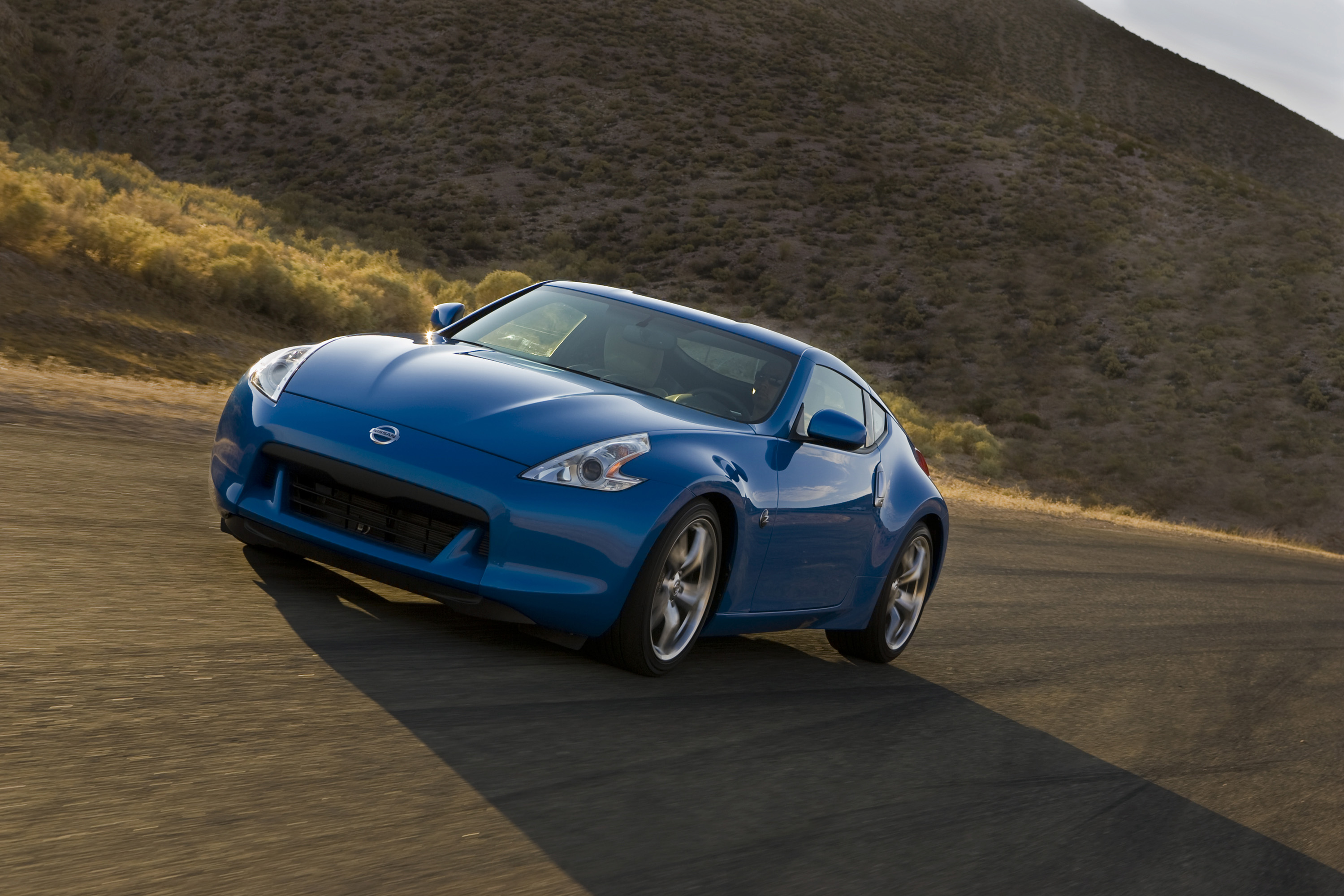 Nissan 370Z Coupe photo #3