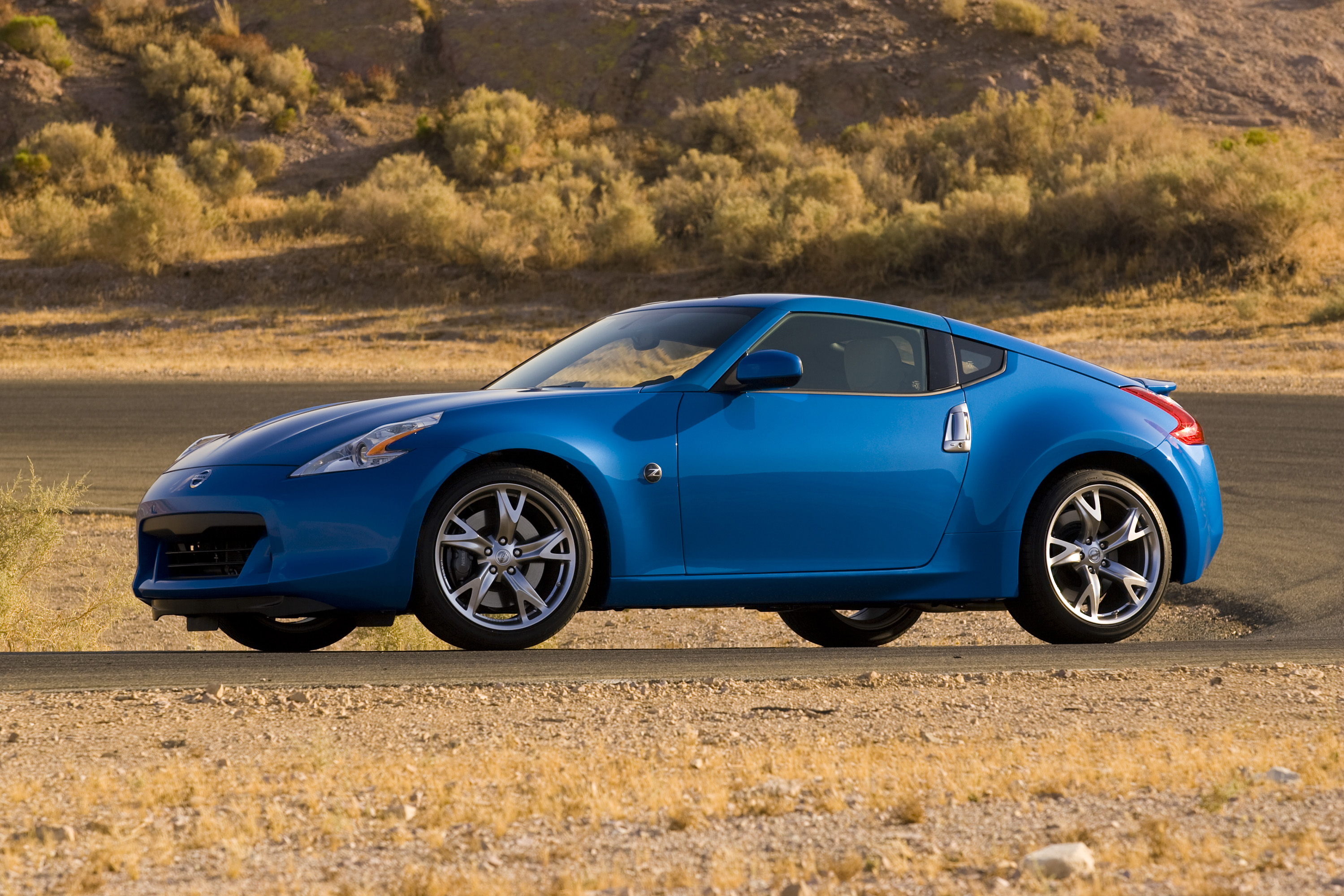 Nissan 370Z Coupe photo #4