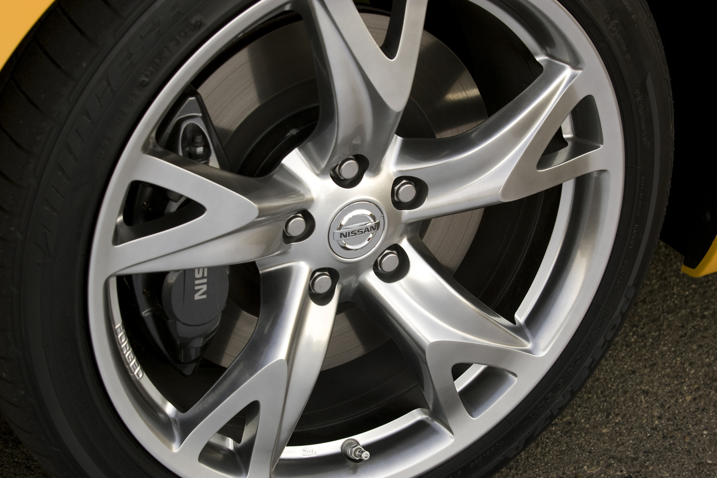 Nissan 370Z Coupe photo #20