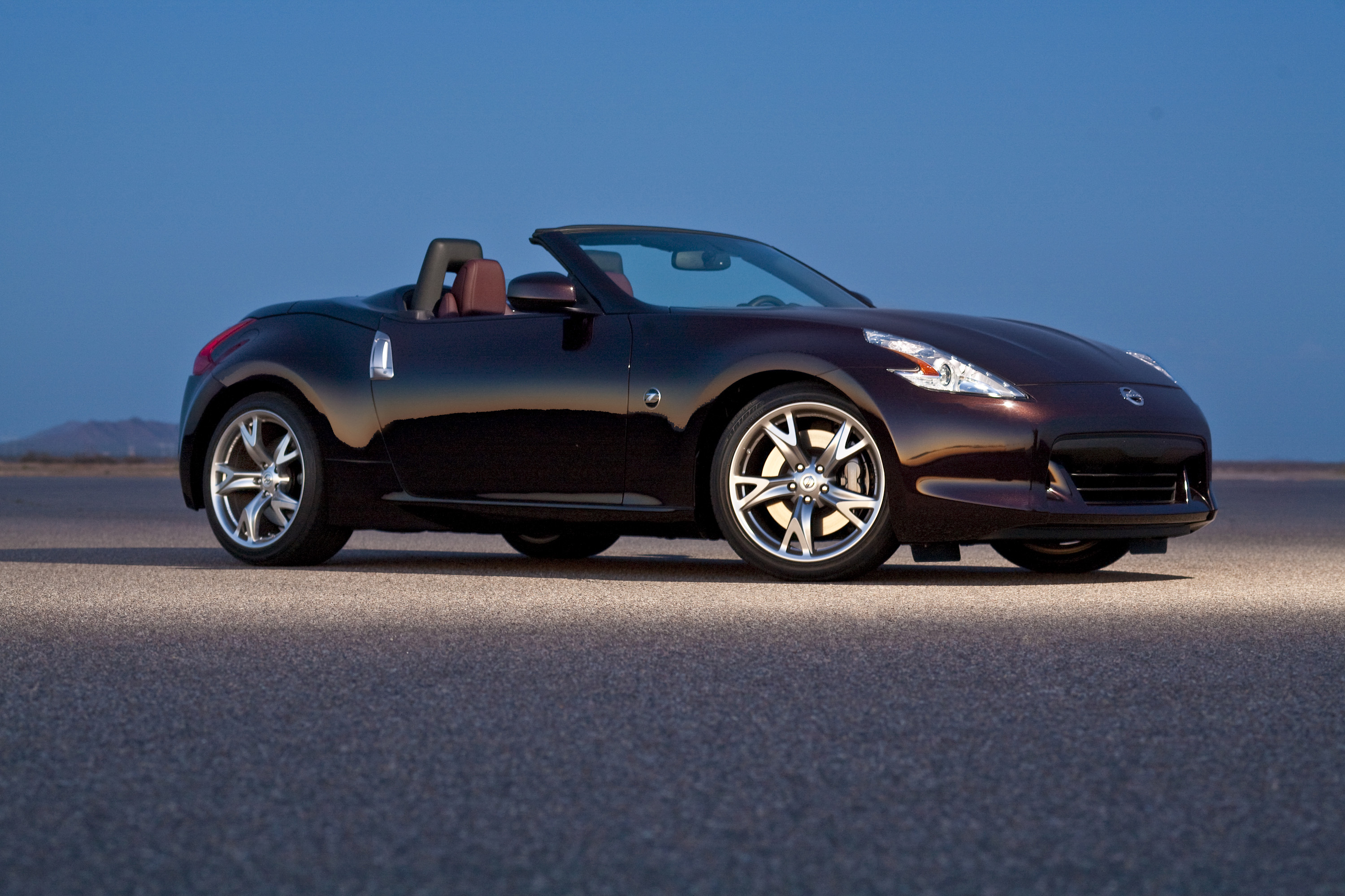 Nissan 370Z Roadster photo #1