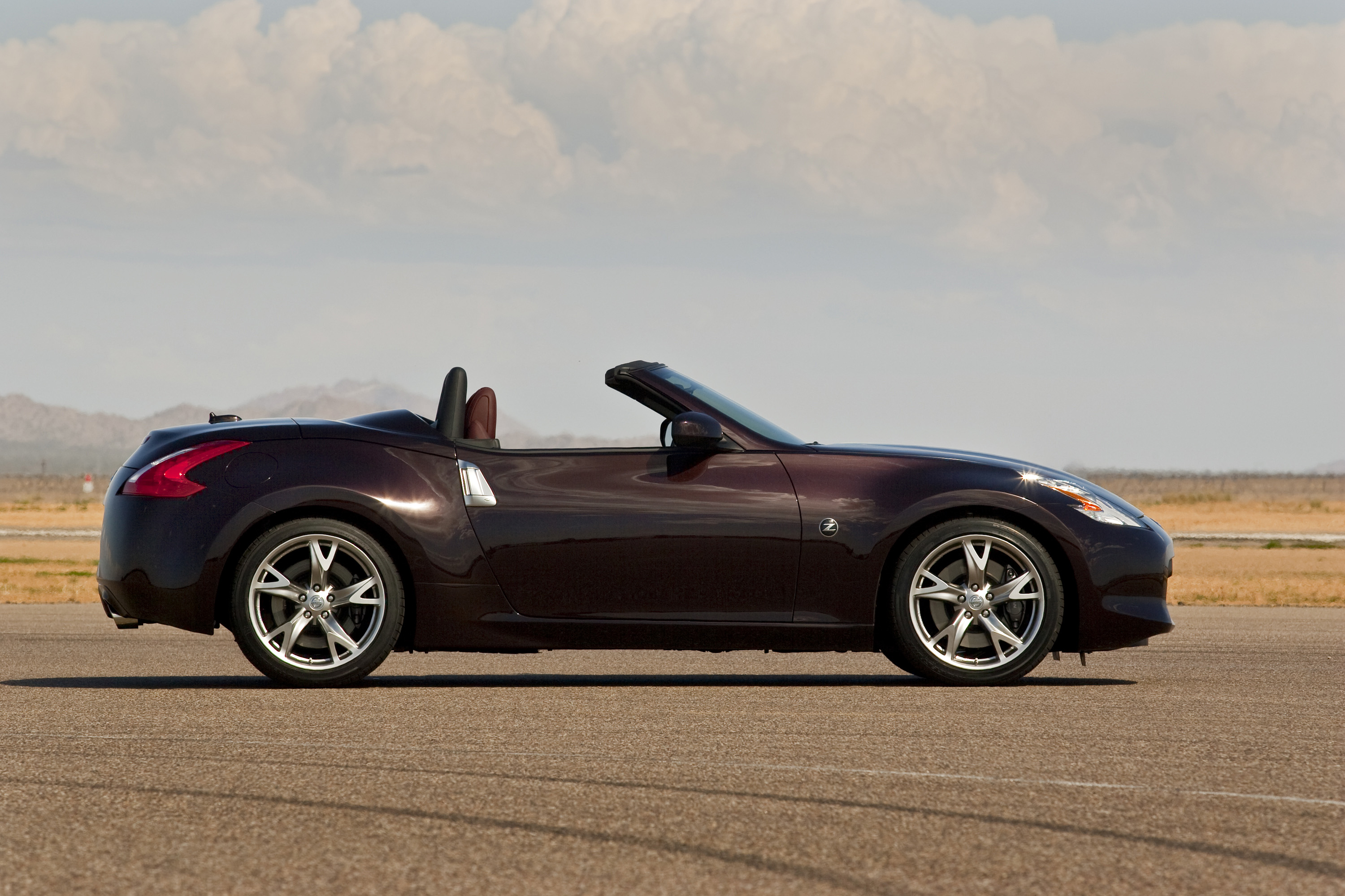 Nissan 370Z Roadster photo #3