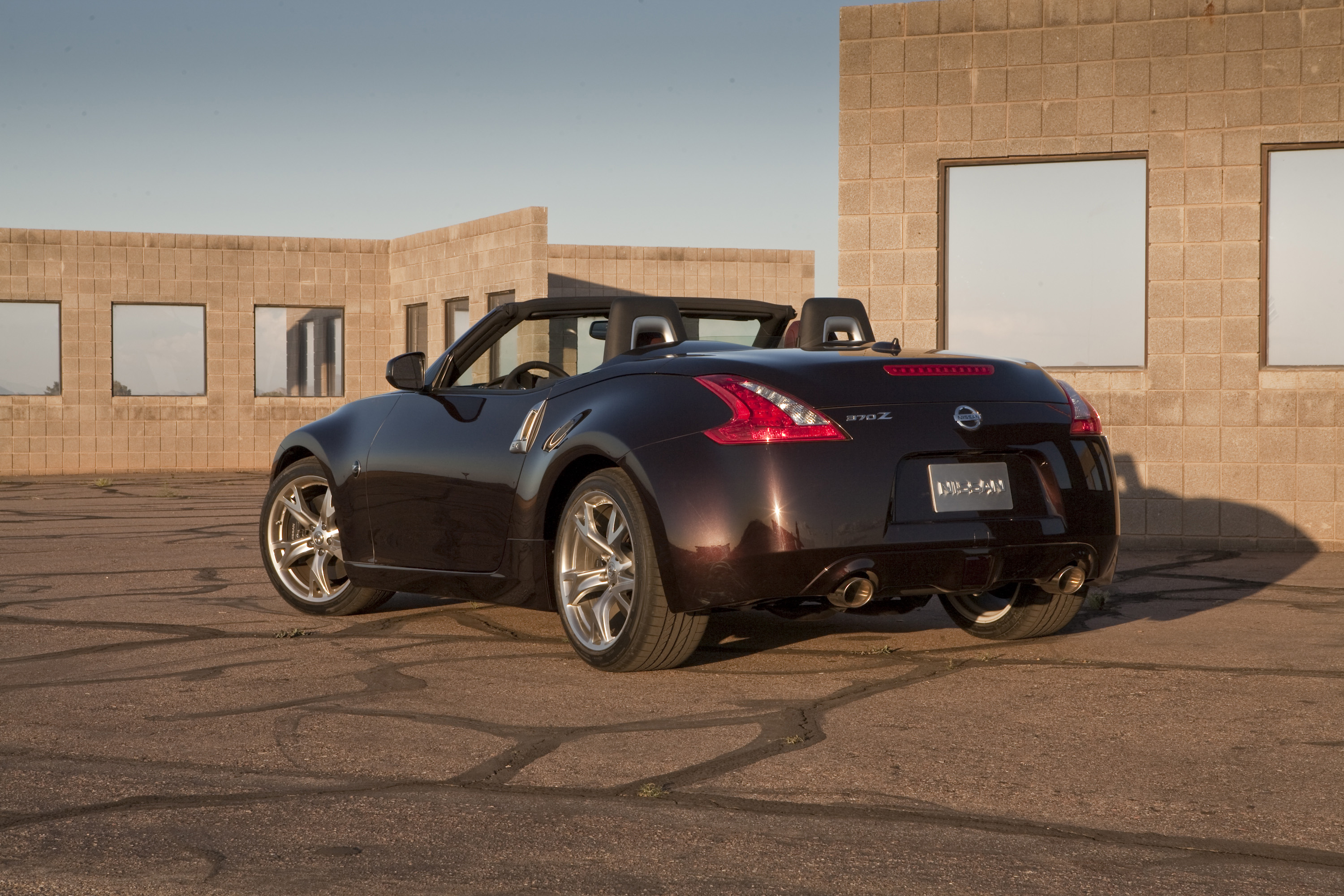 Nissan 370Z Roadster photo #6