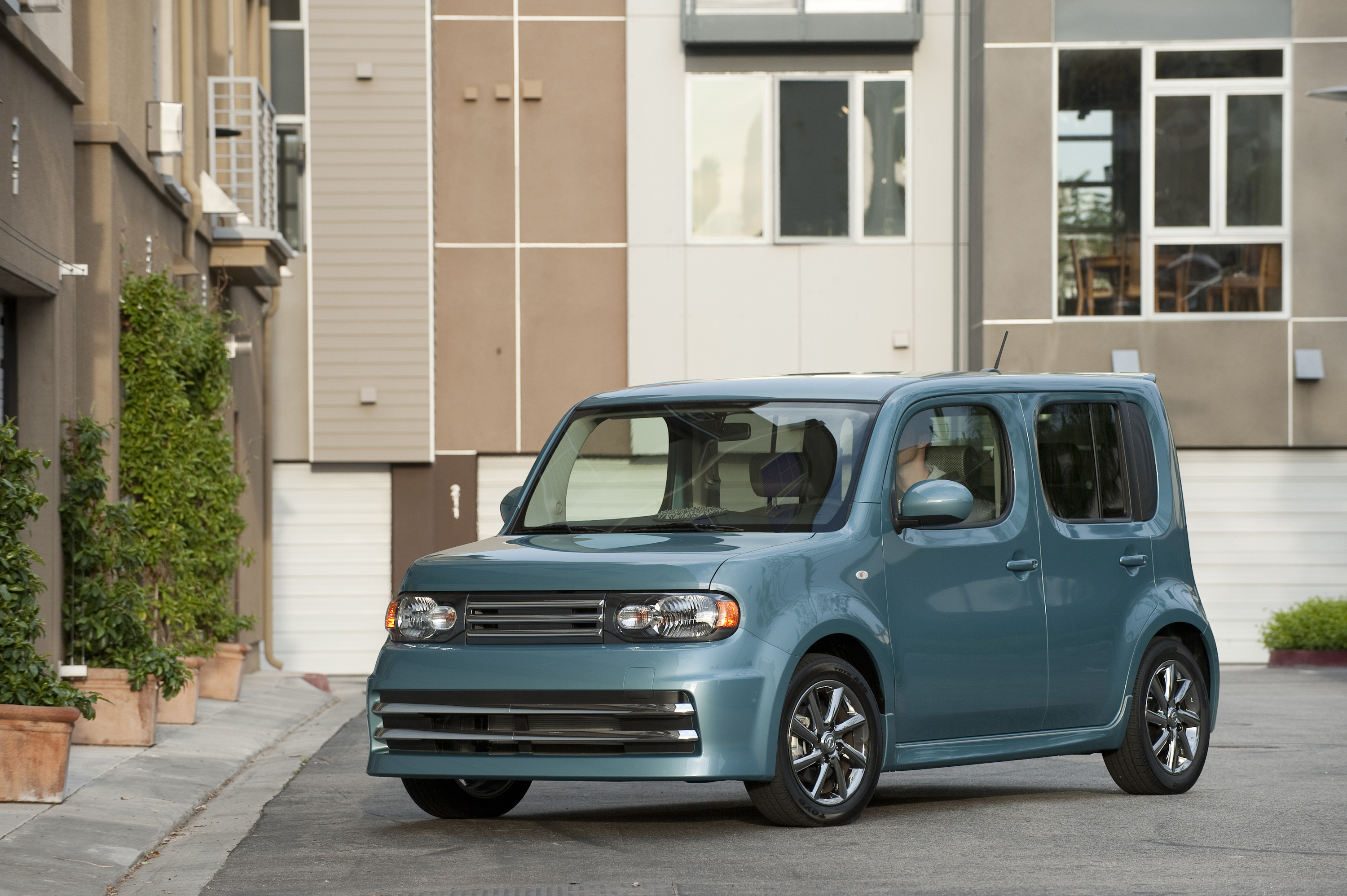 Nissan Cube photo #1